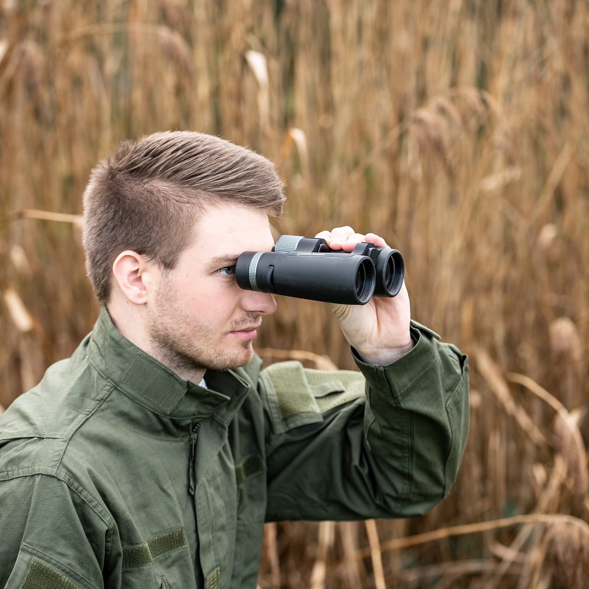 National Geographic Binocolo 10 x 42 Explorer con custodia, filettatura per cavalletto e ponte aperto speciale | Ingrandimento 10x, peso 658 g, adatto a chi porta occhiali, trattamento multistrato completo, prismi BaK4, campo visivo 114m