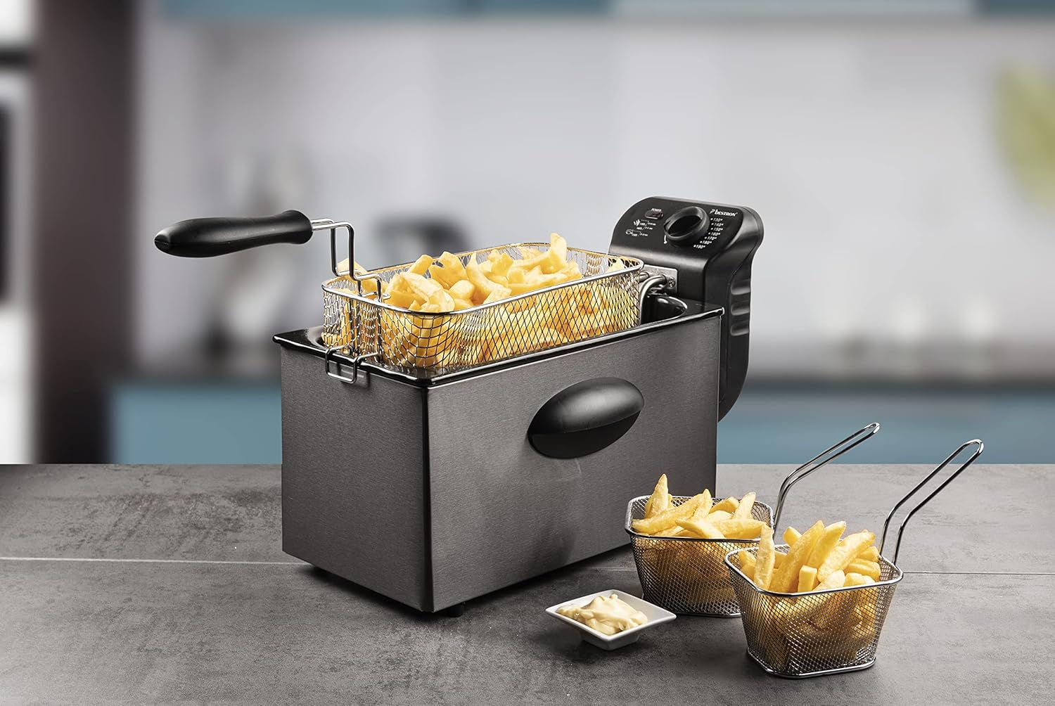 Friggitrice Bestron Oil con tecnologia cold zone, 3,5 litri, Con regolatore di temperatura, 2000 Watt, Colore: antracite Friggitrice Bestron Oil con tecnologia cold zone, 3,5 litri, Con regolatore di temperatura, 2000 Watt, Colore: antracite