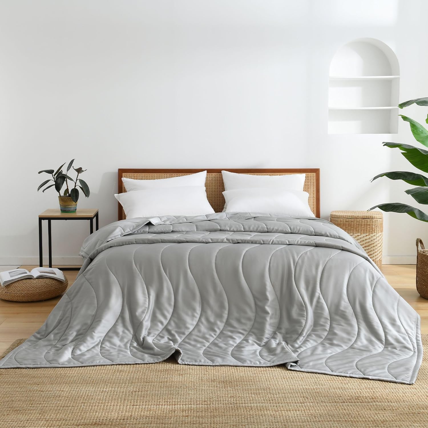 NATUREFIELD Cooling Comforter, Rayon Derived from Bamboo, Lightweight Summer Quilt Queen/Full Size 90"*90", Double Sided Comforter with Elegant Pattern, Hotel Luxury Bedding