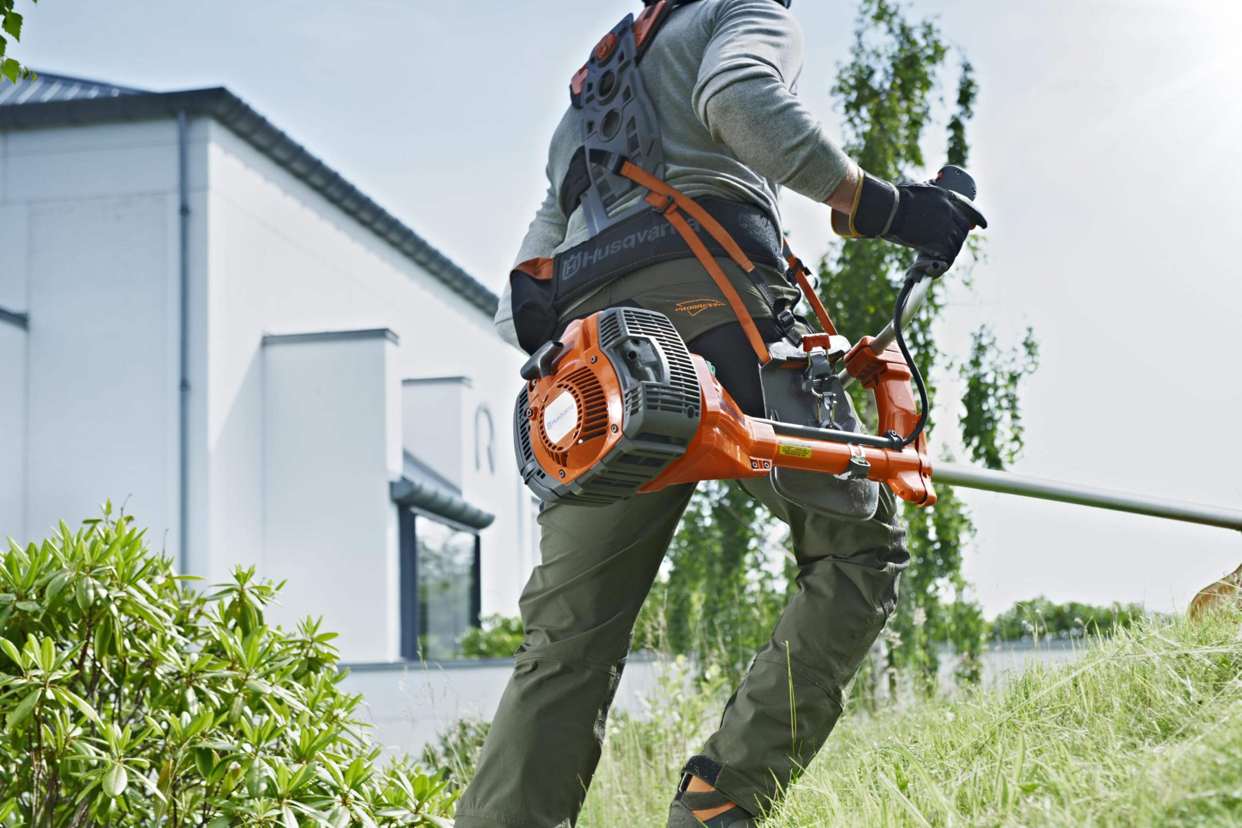 Husqvarna 135R Spalinowa Kosa z Uchwytem Bullhorn | Silnik X-Torq® 34,6 cm³, koszenie 47 cm, żyłka i ostrze w zestawie