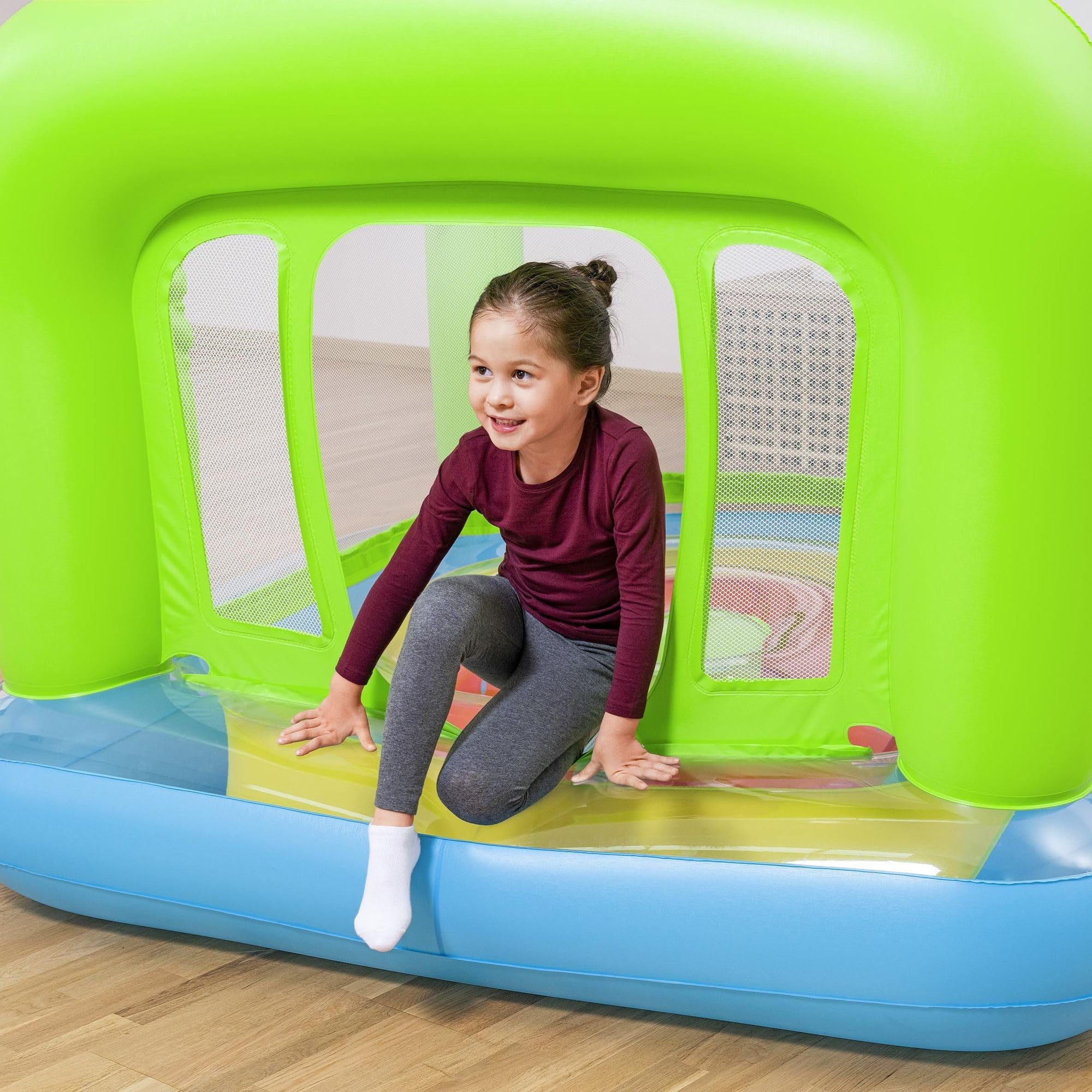 67" x 62" x 50"/1,70m x 1,58m x 1,27m Jump-O-Rama Bouncer