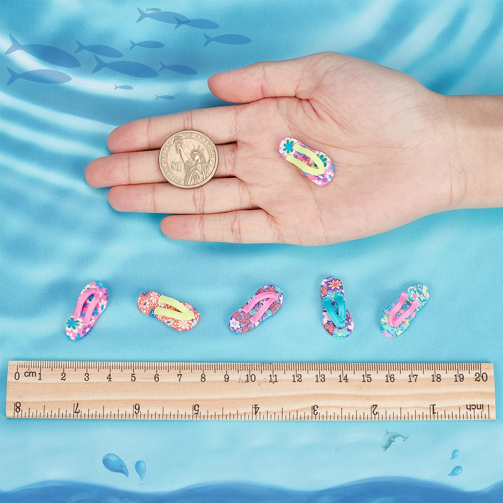 SUNNYCLUE 1 caja de 50 piezas de Abalorios de Chanclas de Arcilla Polimérica Cabujón Hecho A Mano Flor Impresa Zapatilla Adorno Cabujones de Espalda Plana En Miniatura Chanclas para Manualidades Joyer