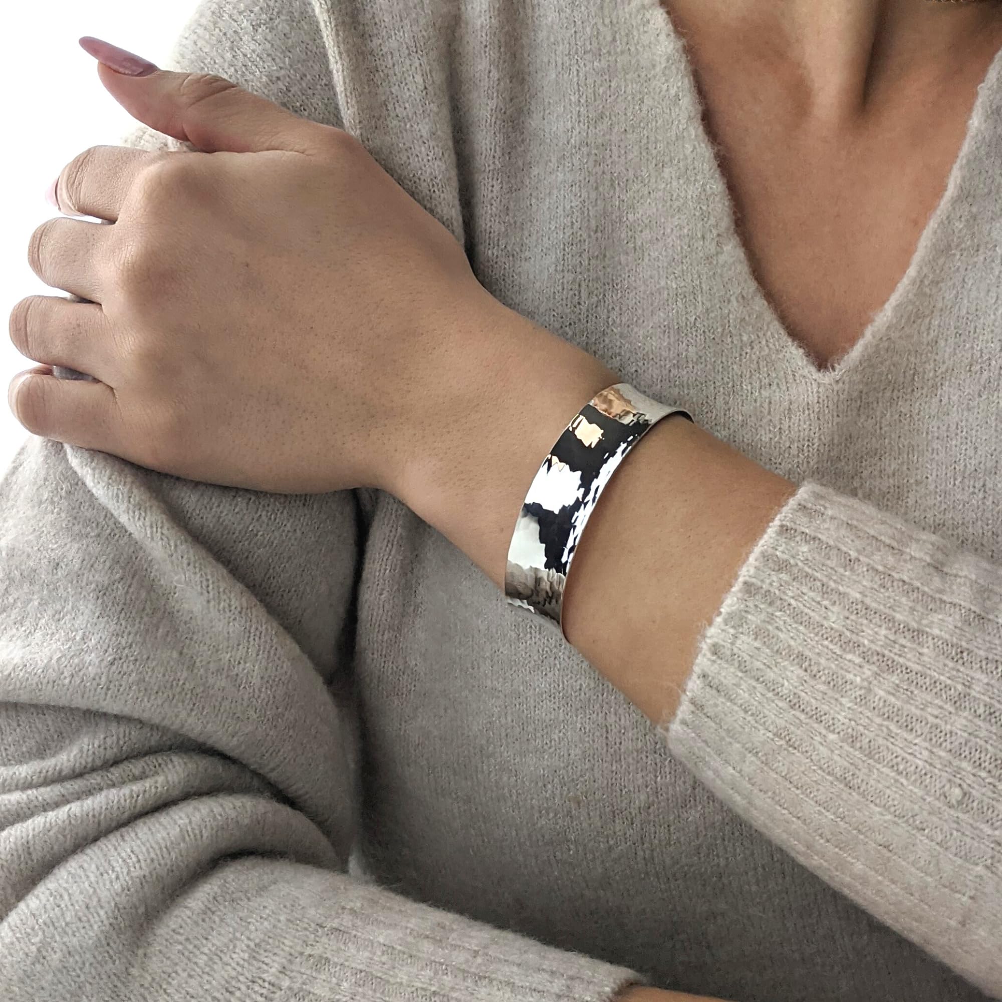 Silverly Brazalete Cóncavo Plata Esterlina Martillada | Brazaletes Plata Ajustables | Pulsera Puño Plano | Pulseras Anchas Plata Maciza 925 Mujer | Pulseras Minimalistas Modernas Plata de Ley Mujer
