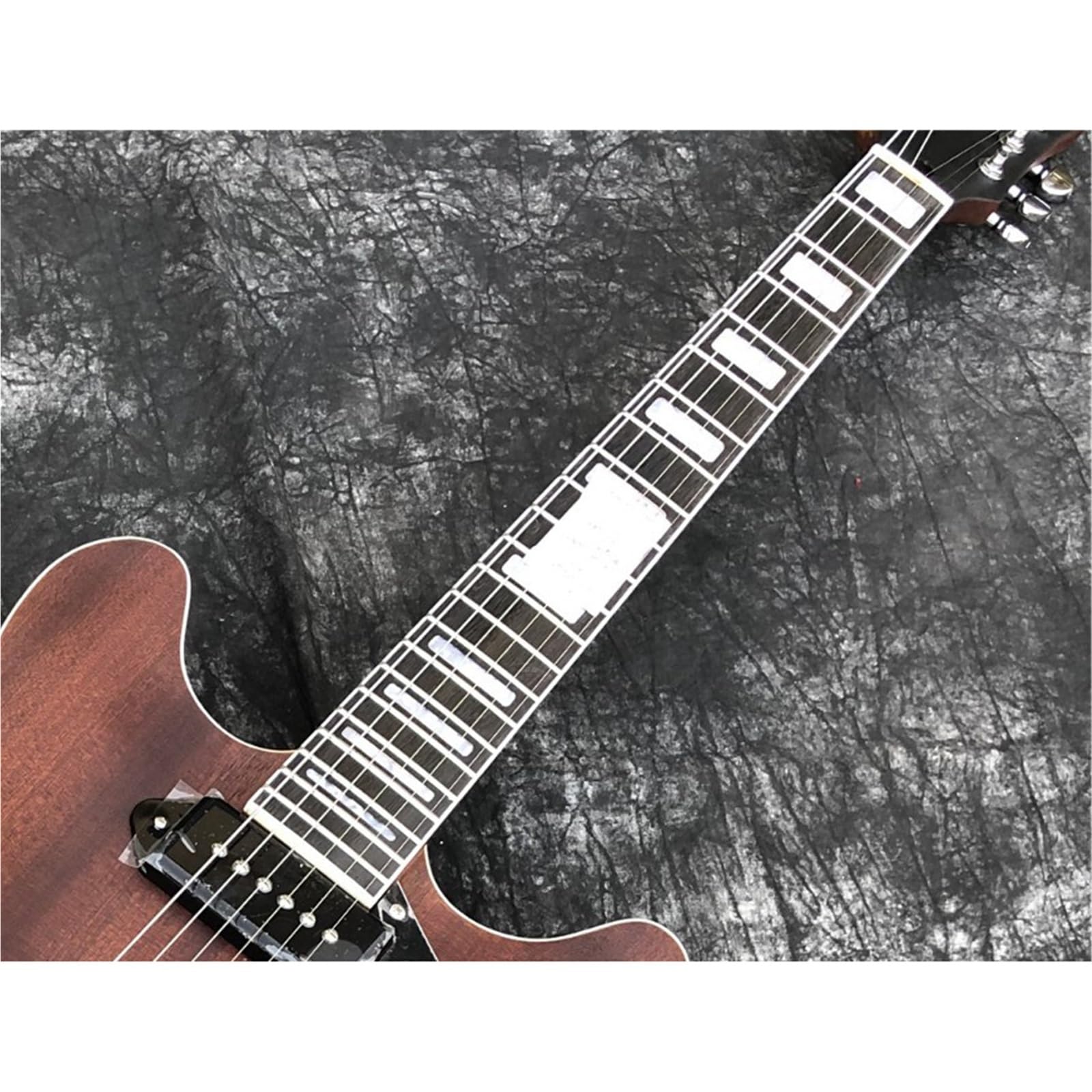 Gitara Elektryczna 6 Strunowa Matowa Brązowa Klonowa Gitara Elektryczna Semi Hollow Archtop Humbucker Pickup 22 Progi