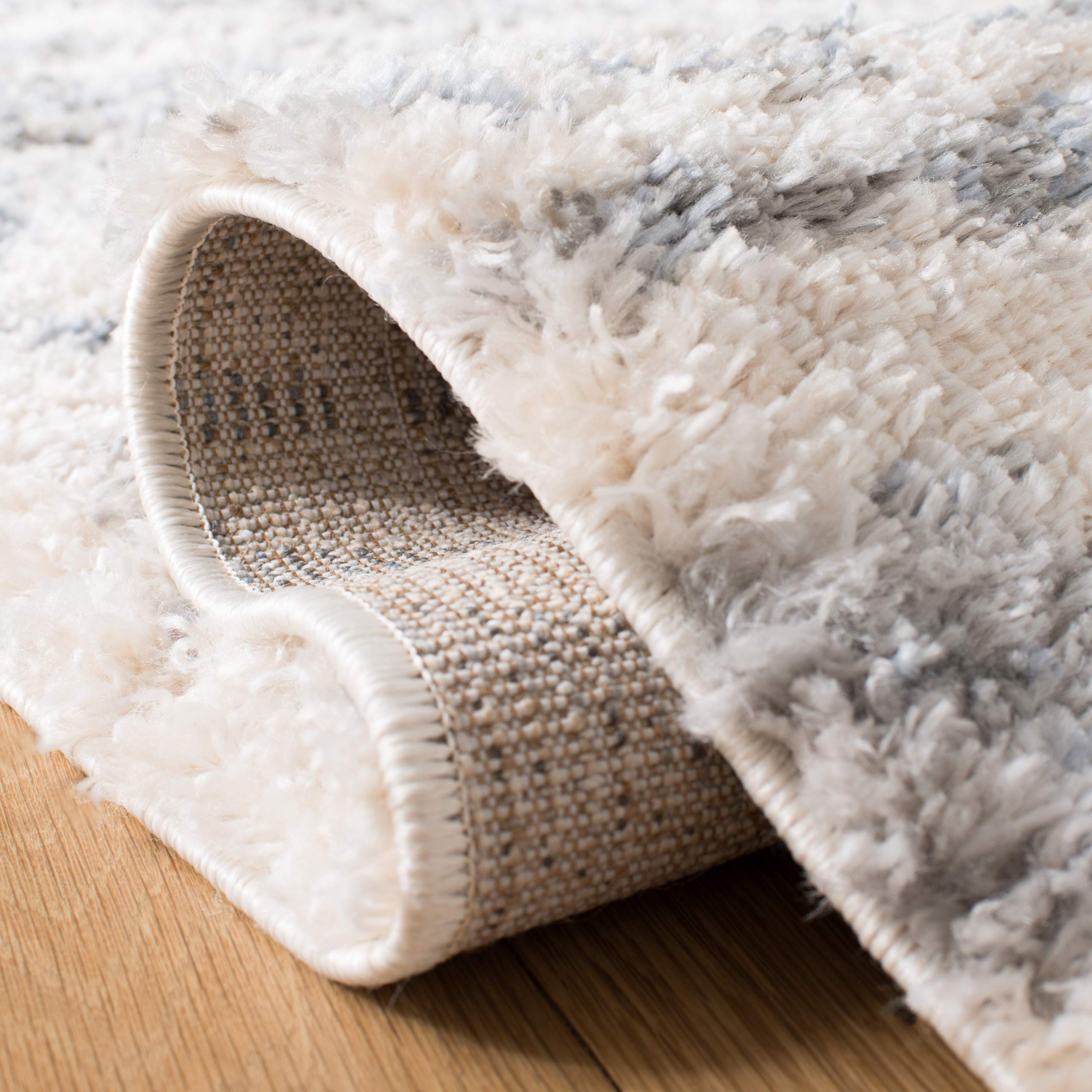 SAFAVIEH Tapis Shag pour Salon, Salle à Manger, Chambre à Coucher - Berber Fringe Shag Collection, Tapis à Poil Court, Crème et Marine, 183 X 274 cm