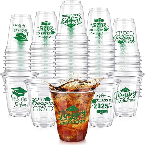 Paquete de 100 vasos desechables de graduación de 12 onzas de plástico desechables para la clase de 2023 Felicidades graduadas elegantes suministros