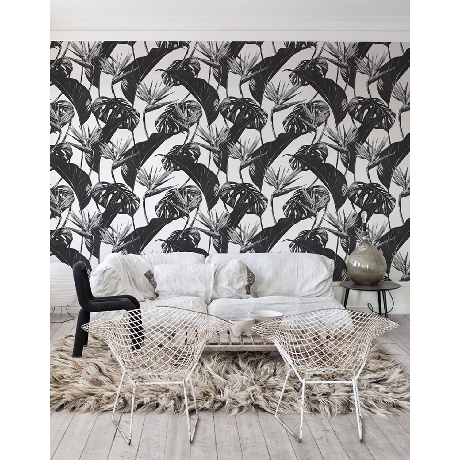 Papier peint tropical monochrome creant une ambiance jungle zen dans votre cuisine