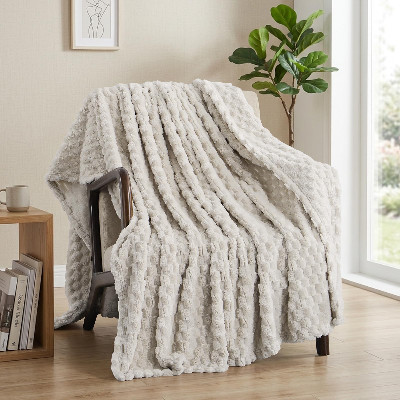 Tifschlaf Fleece Fluffy Throw Blanket - Beige Single Bed Throw for Sofa, Soft & Cosy Blanket for Couch, Cream 130x150cm