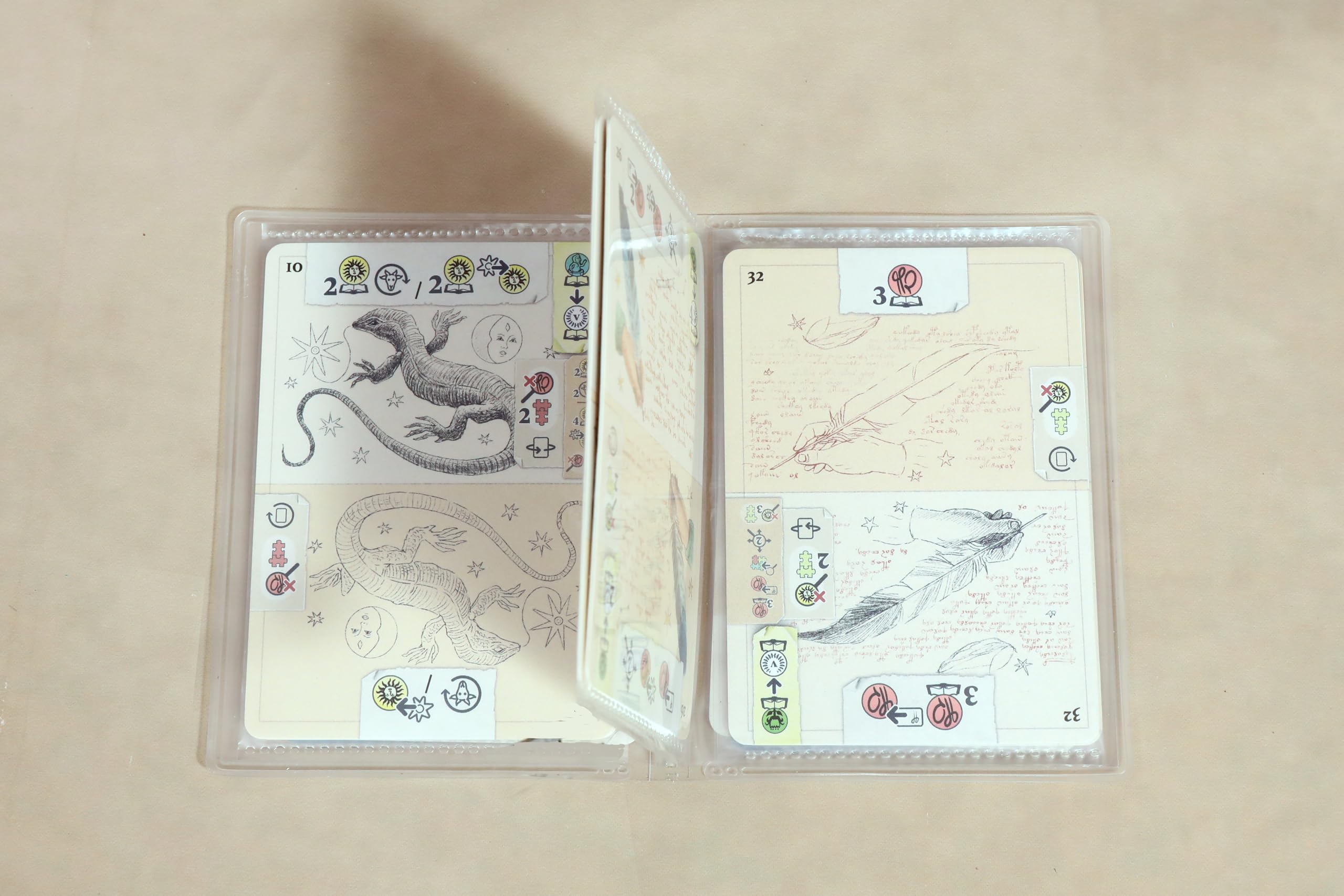 Salt and Pepper | The Voynich Puzzle | Jeu De Société Stratégique, Jeu Autonome avec Mystère Manuscrit, Mécanique De Livre Et Voies De Connaissance | 1-4 Joueurs | 90-120 Minutes