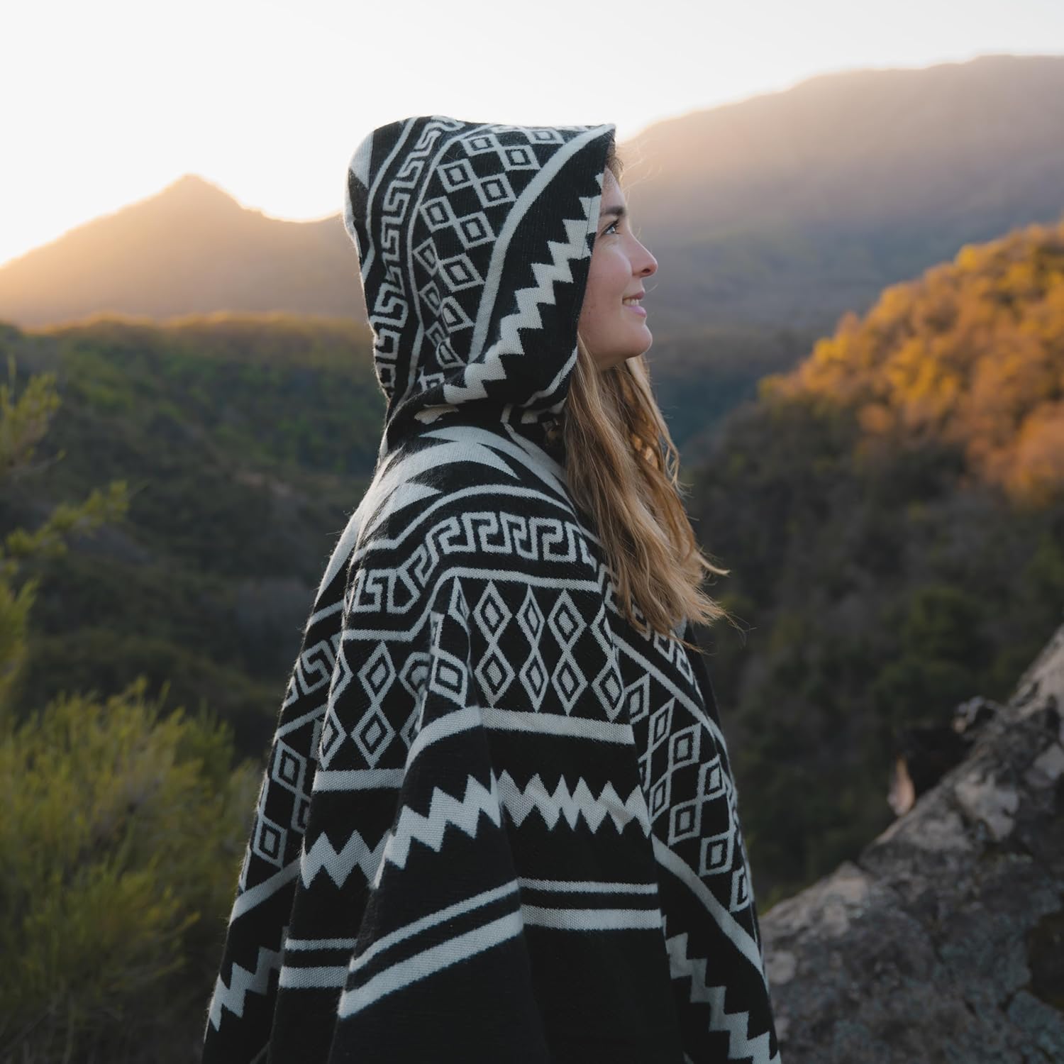 LATITUDE ZERO Alpaca Wool Handmade Poncho, Unisex Serape Coat Relaxed Style Wool Poncho, Ultra-Soft Coat