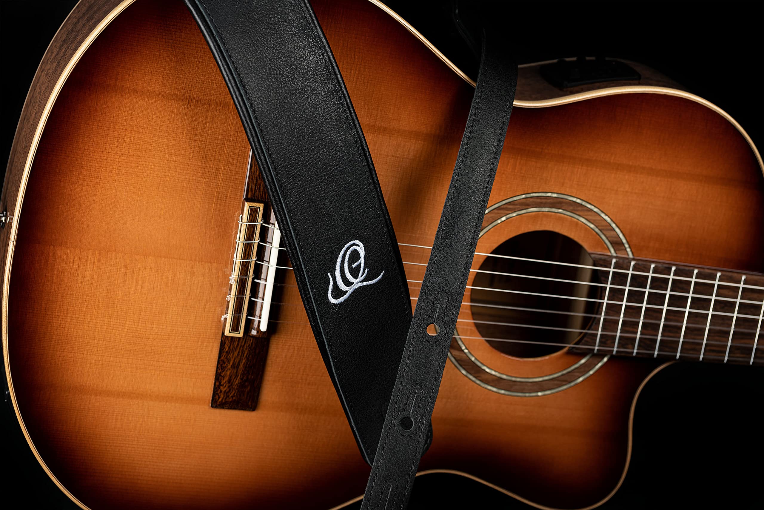 Ortega Guitars Gitarrengurt Länge Verstellbar - Akustik Gitarre / Bass, E-Gitarre, E-Bass - Artist Series - Echtleder, Black Hole (OSAR-1)