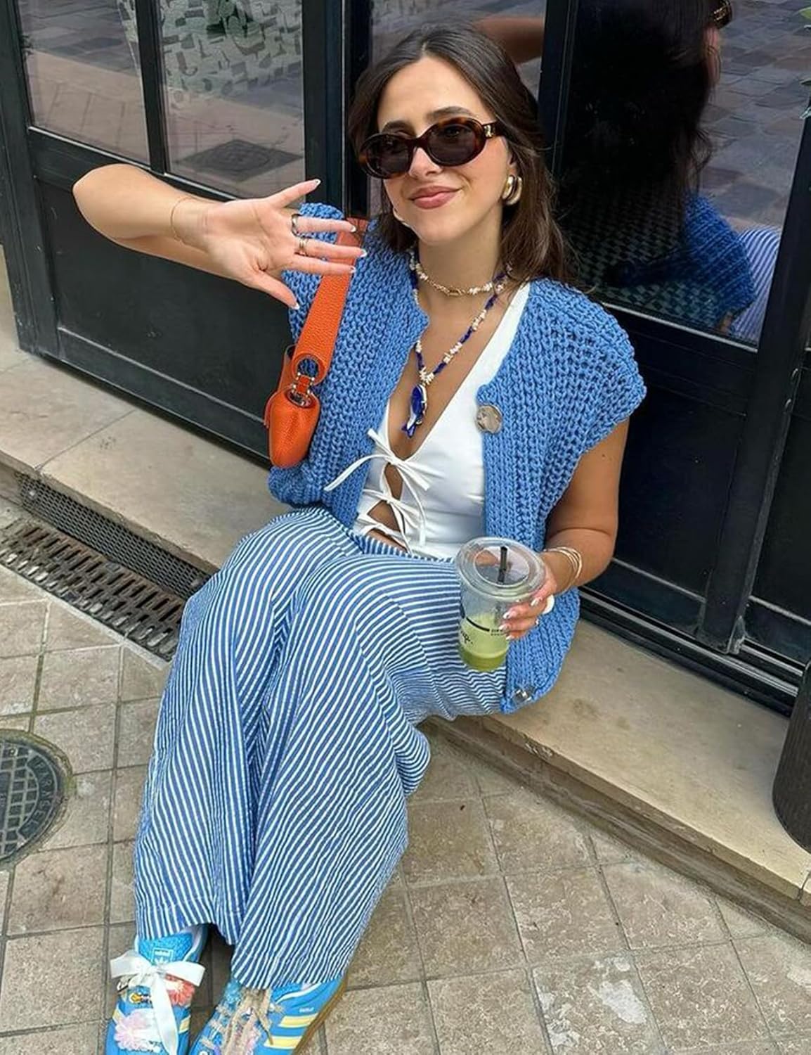 Wyeysyt Sweater Vest Women Sleeveless Crop Knit Cardigan Casual Button Down Cropped Knitted Sweater Vest with Pockets - Image 2