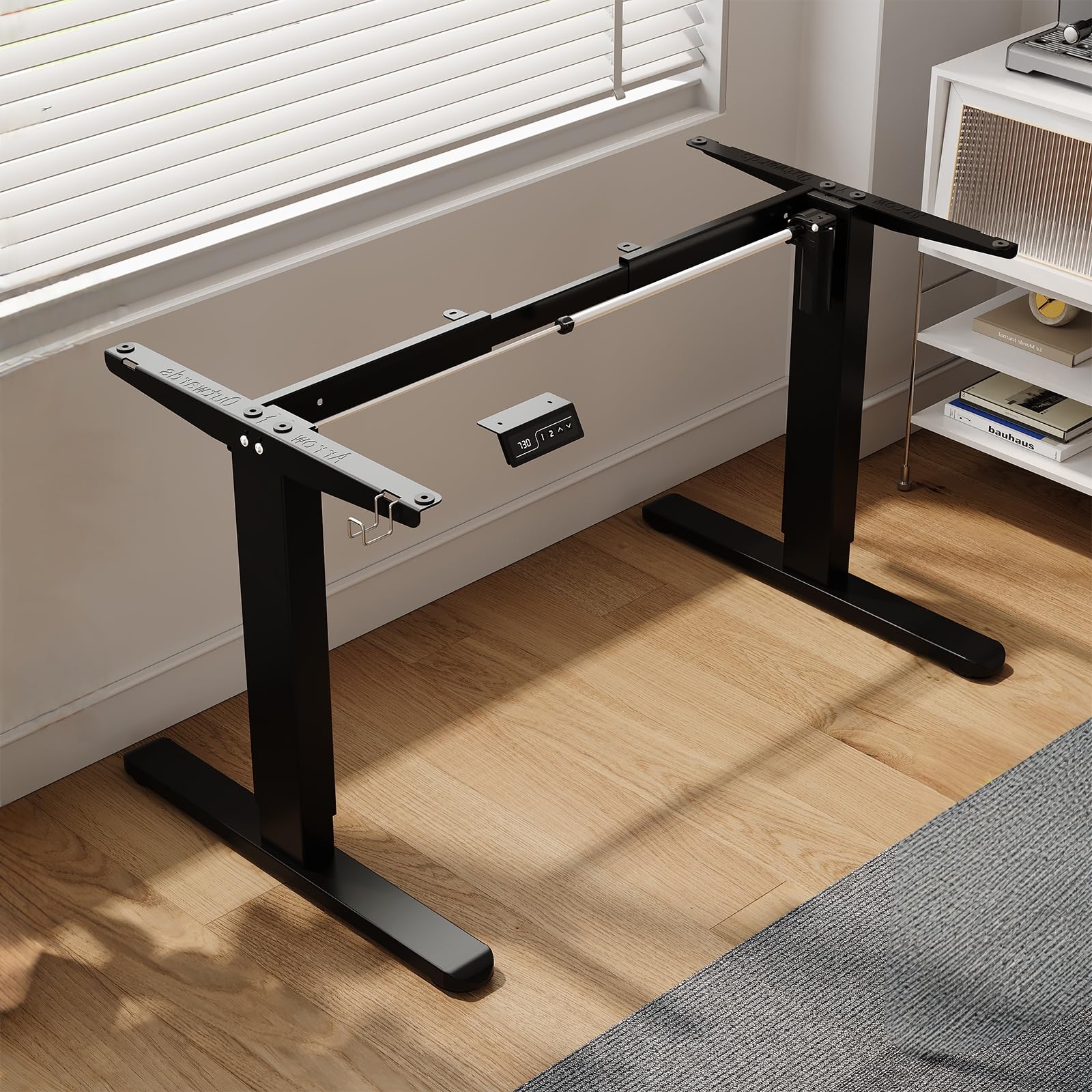 TRIUMPHKEY Marco de Escritorio de Pie, Mesa Elevadora de Altura Regulable con 3 Alturas de Memoria, Marco de Mesa Telescópica de 2 Secciones Patas con un Solo Motor y Rueda Negro | Estructura de acero resistente, montaje fácil, altura ajustable 72-118 cm,