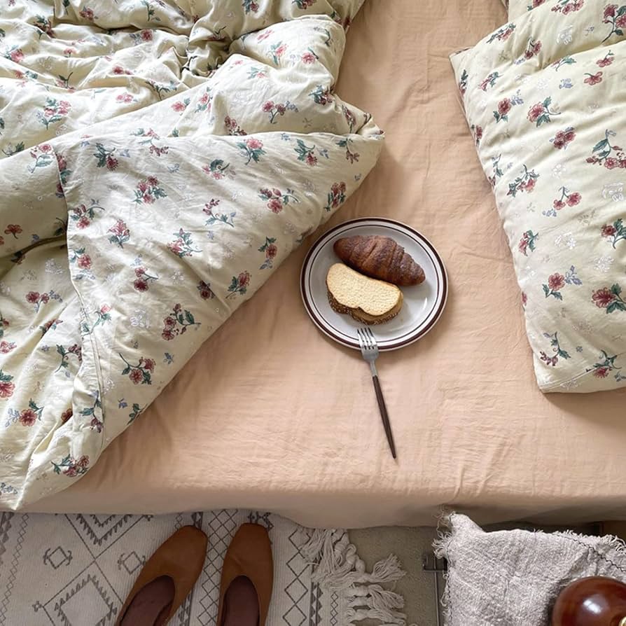 西川ふとん　リバーシブル　花柄クリーム色布団　150×210㎝　ダウン90% 西川ふとんリバーシブル花柄クリーム色布団150×210㎝ダウン90%