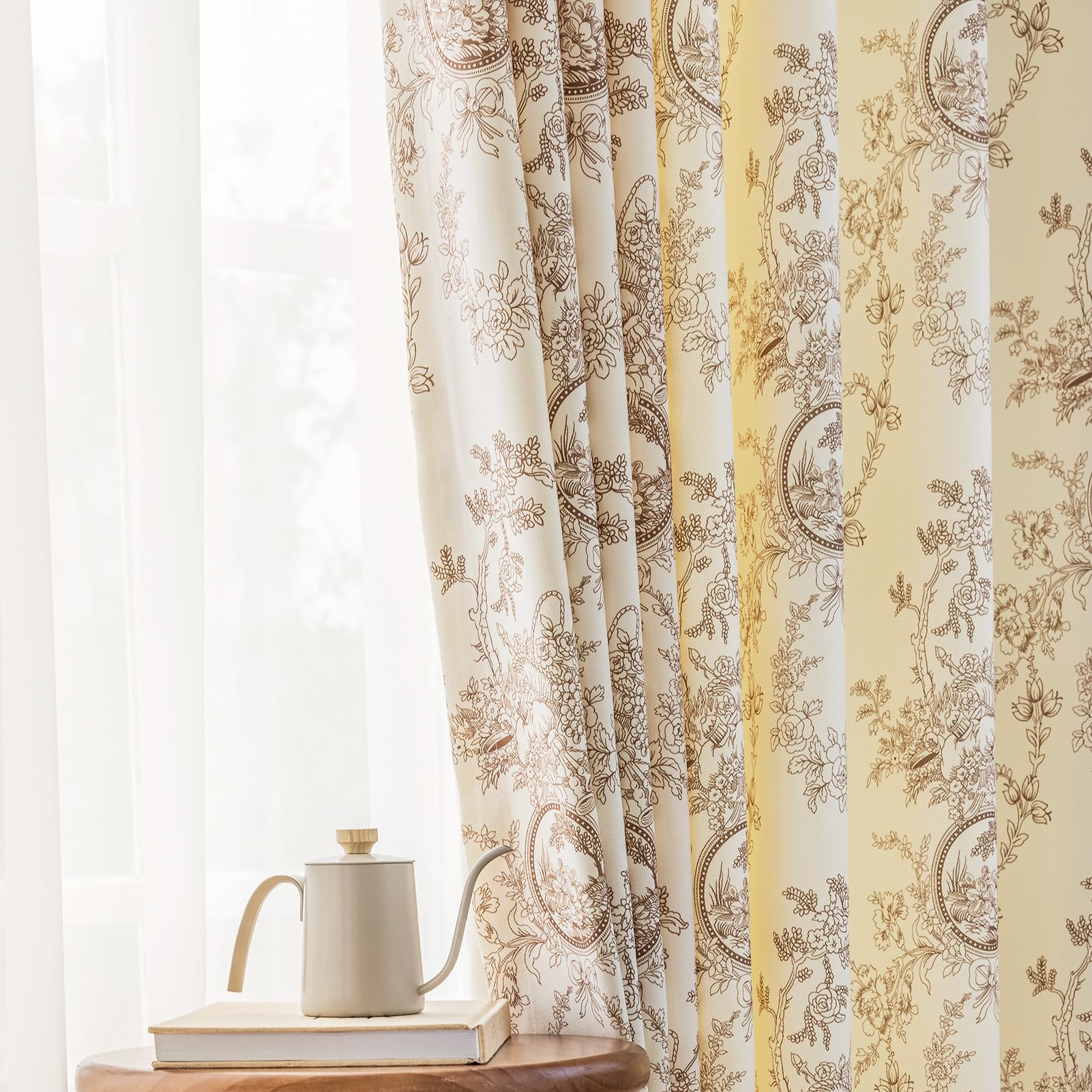 SUOUO Vintage Kaffee Toile Blumen Vorhänge H225 x B140 cm 2er-Set | lichtdurchlässig, gemustert mit Vintage-Blumen, Landhaus-Dekor, Ösen-Gardinen für Wohnzimmer, Schlafzimmer, Esszimmer