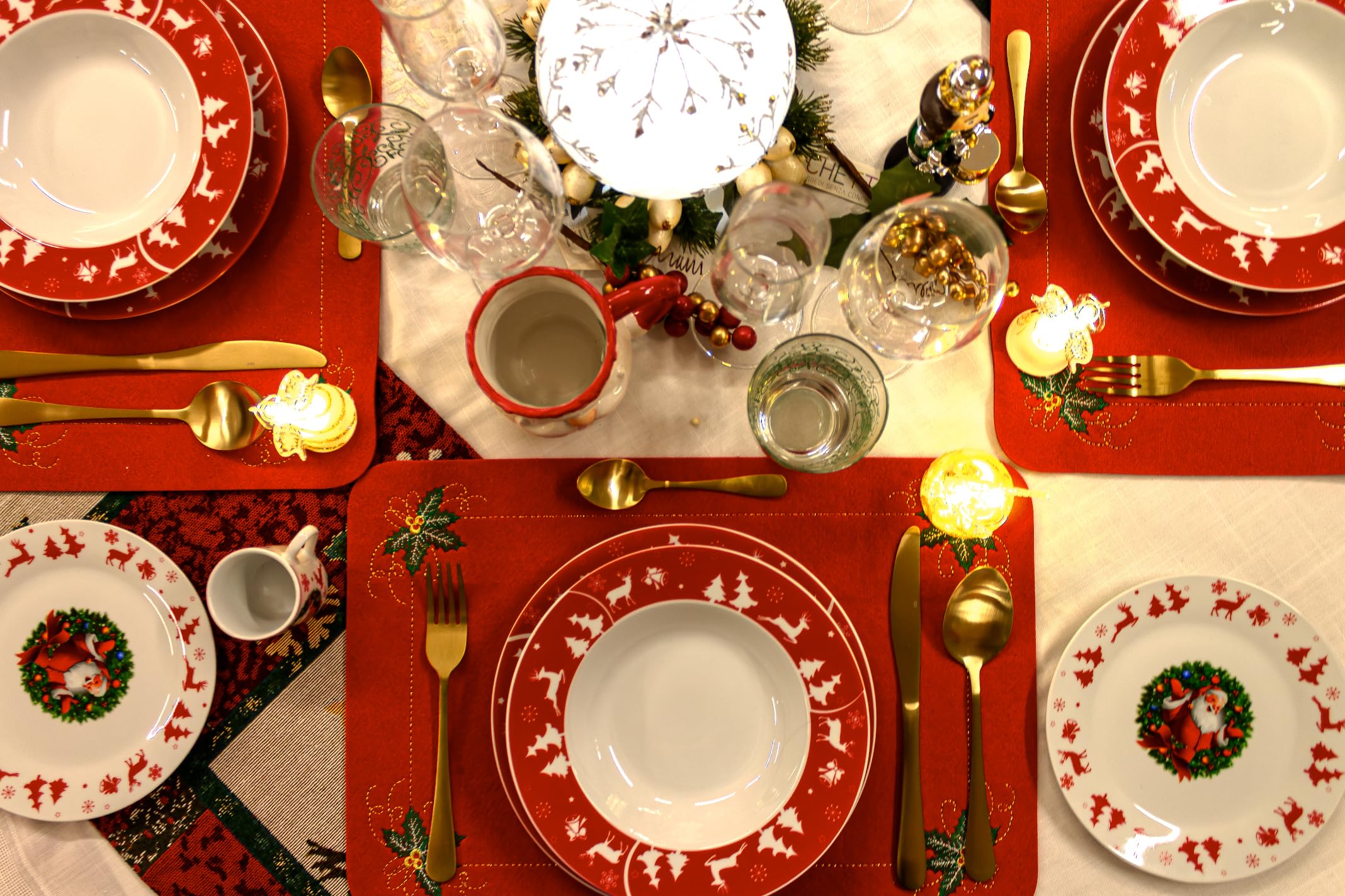 Lot de 18 Assiettes en Porcelaine de Noël pour 6 Personnes avec Décoration Père Noël et Guirlande