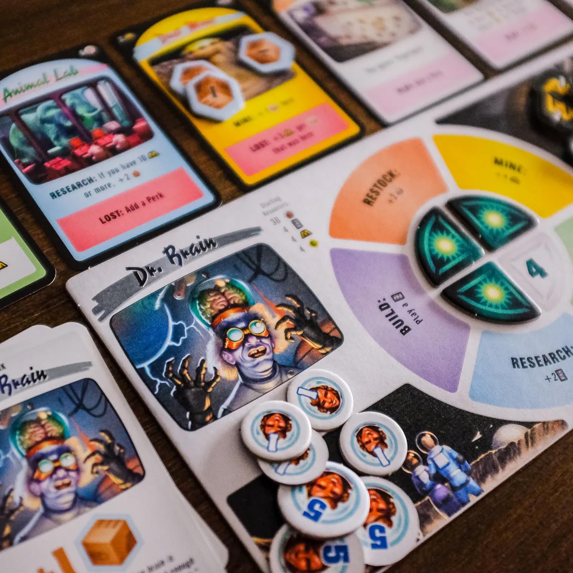 Rio Grande Games: Moon Colony Bloodbath – Strategie-Kartenspiel, Überleben im Weltraum, Motorenbau, Losing Tableau-Spiel, ab 14 Jahren, 1–5 Spieler