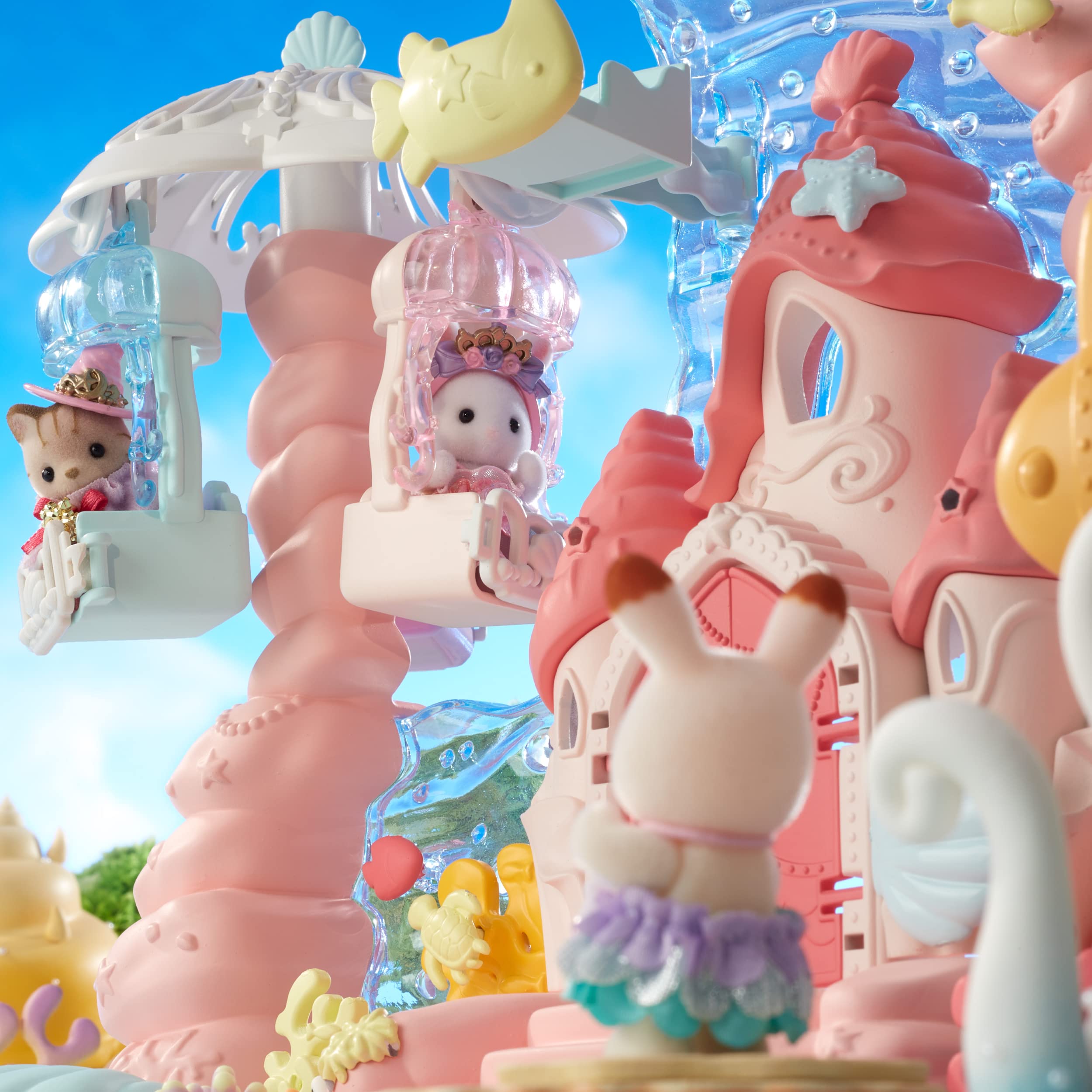 Sylvanian Families - Incantevole Castello delle Sirene – Playset Marino con 3 Figure Esclusive Vestite da Sirena – Modello 5715