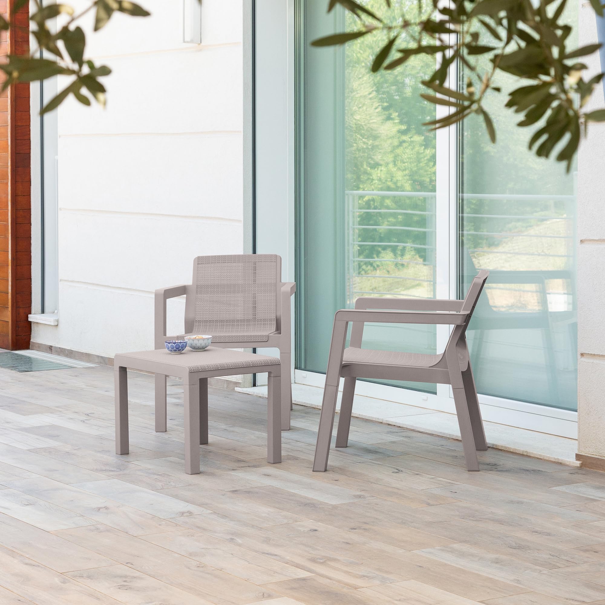 Toomax Set Salotto da giardino Riviera 2 posti grigio tortora, in plastica resistente effetto juta, 2 poltrone con schienale ergonomico e 1 tavolino, ideale per spazi esterni
