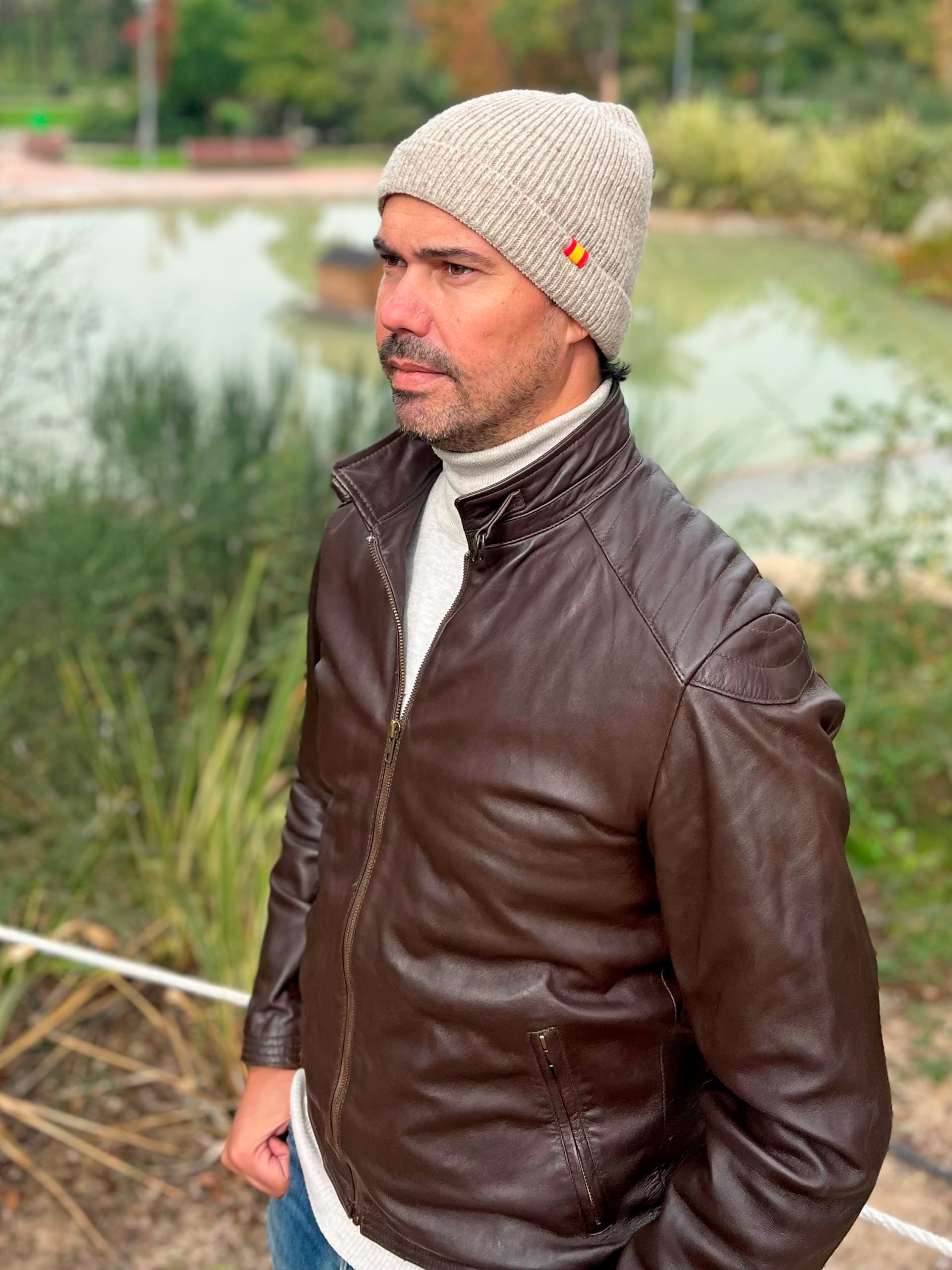 Gorro 100% Lana Merino Bandera de España. Fabricación Nacional y Artesanal. Confeccionado a Mano. Gorro Lana Hombre. Gorro Lana Mujer.