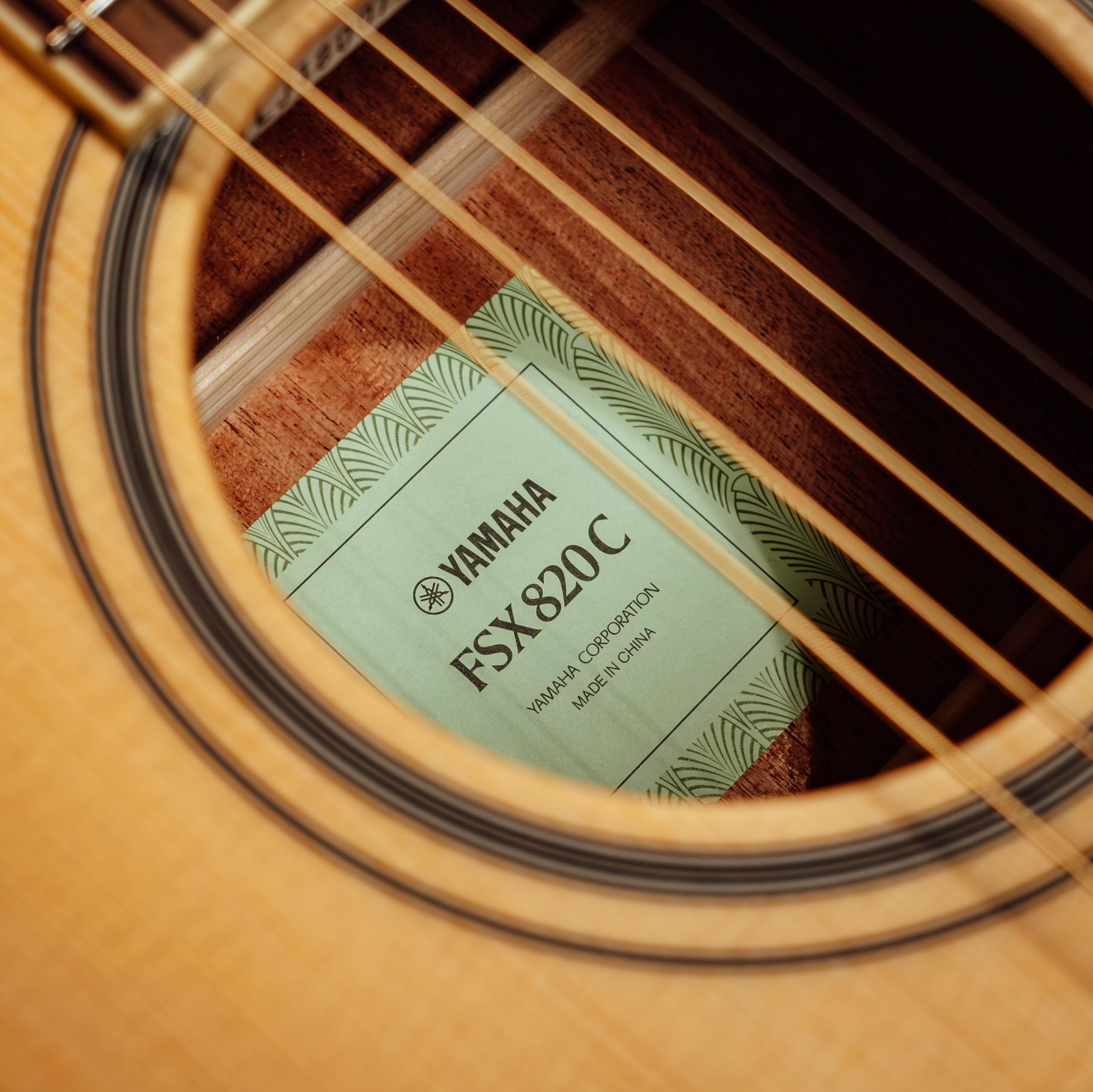 YAMAHA FGX820C Guitarra Electroacústica – Dreadnought Cutaway, Escala 24,96″, Tapa Maciza de Abeto, Fondo & Aros de Caoba, Previo Sistema66 Activo – Natural