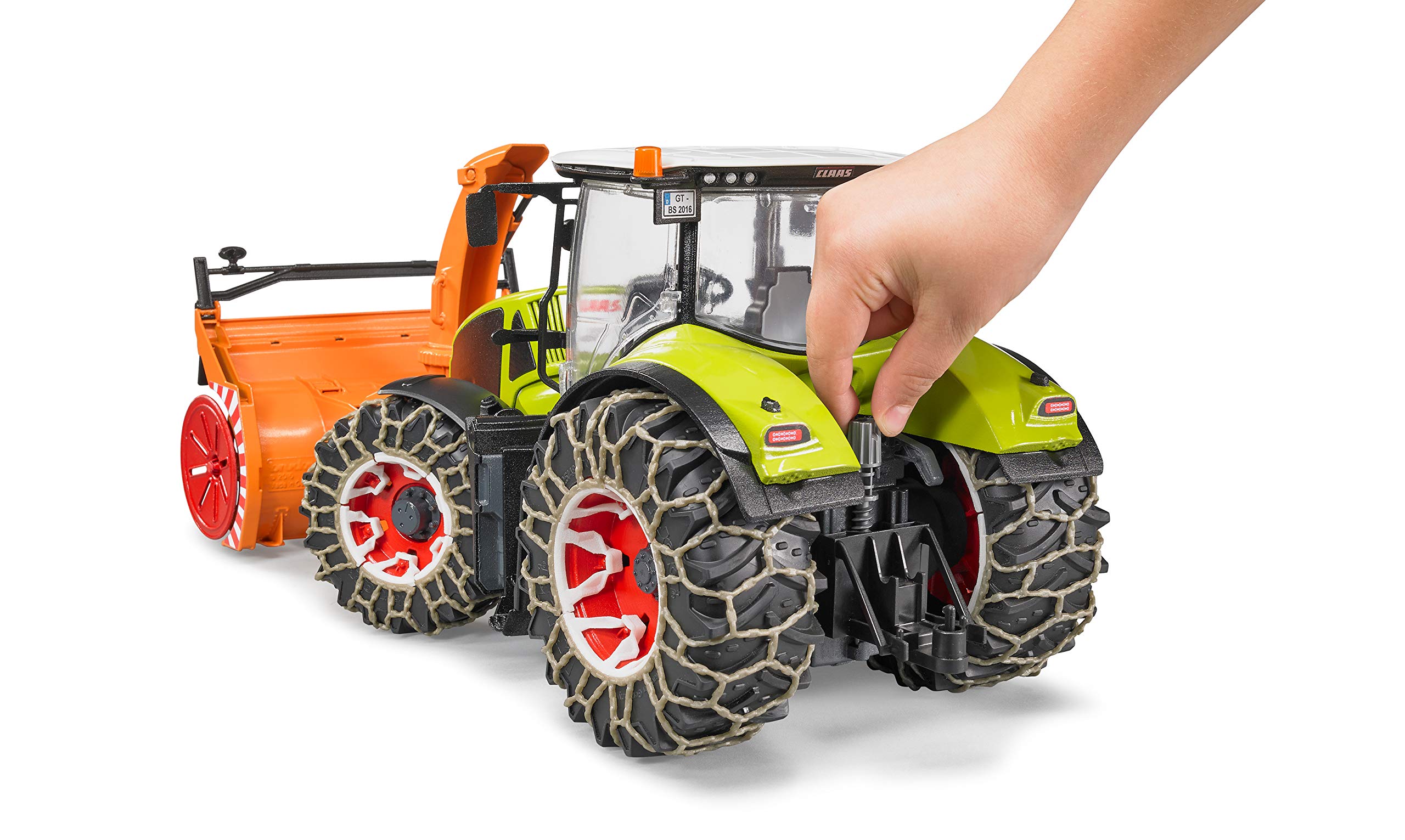 bruder 03017 - Claas Axion 950 con catene da neve e spazzaneve, trattore, servizio invernale, spazzaneve