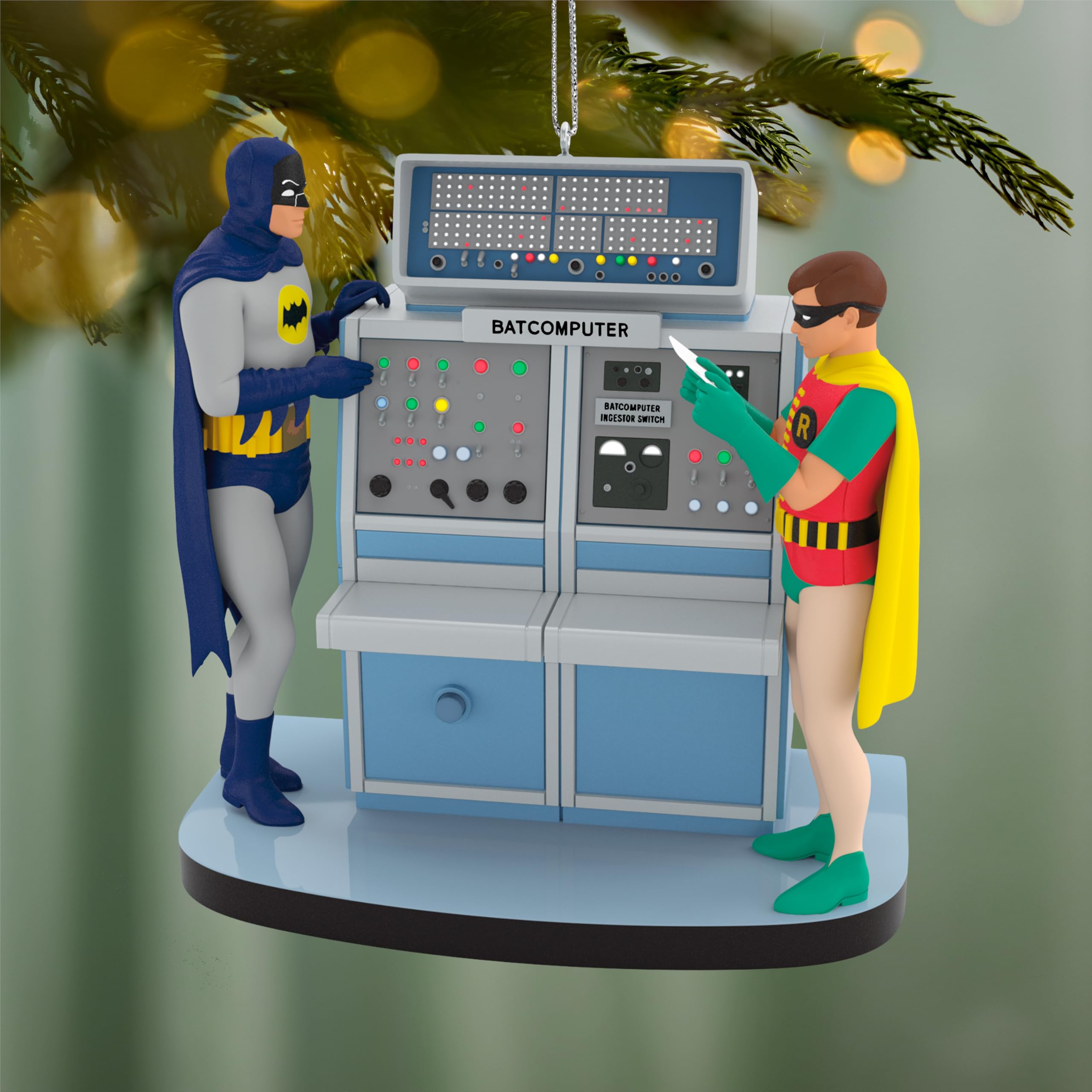 Hallmark Keepsake Ornamento natalizio 2026, Batcomputer della serie TV Batman con luci e suoni, regali per i fan di DC Comics