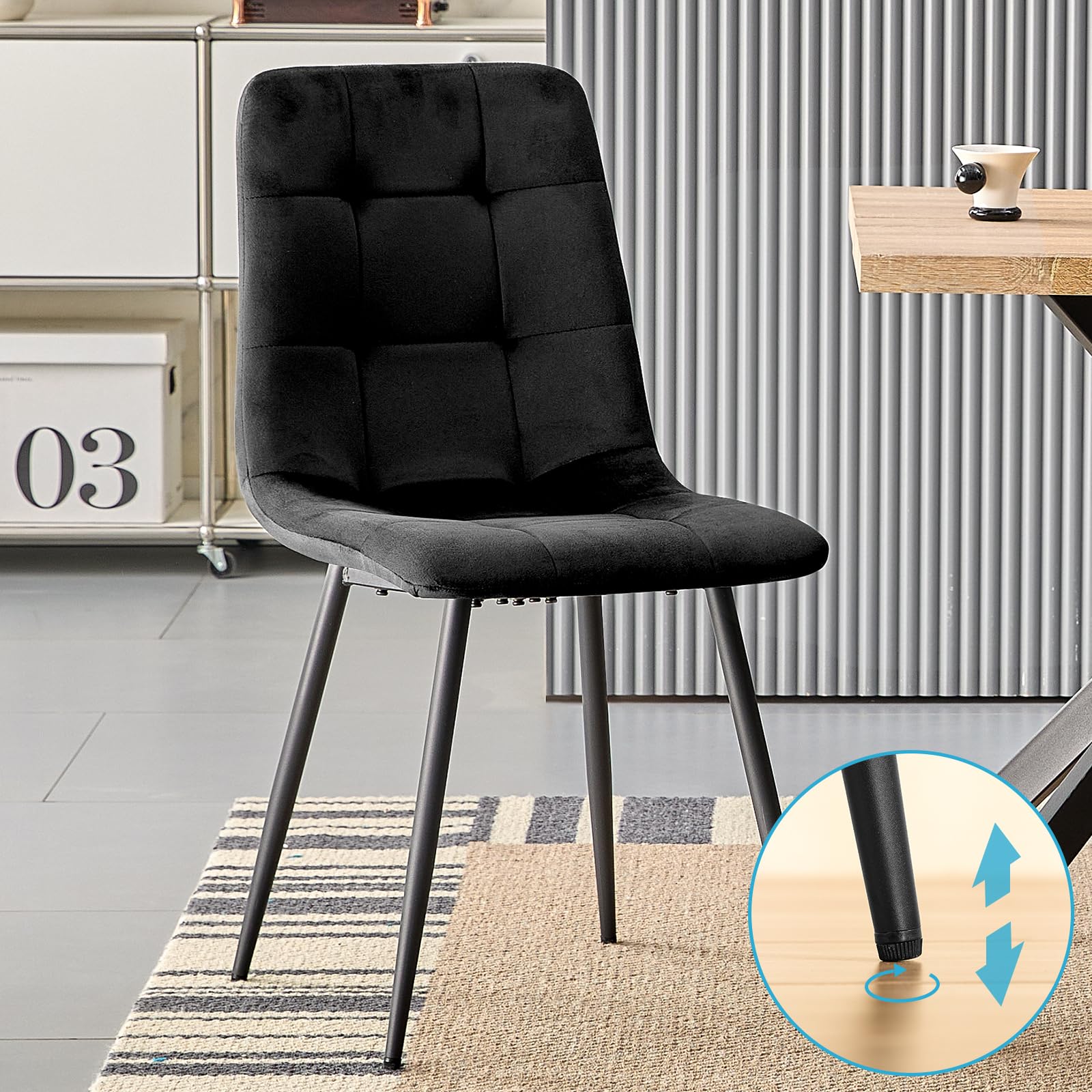 JIJIAN Set di 4 Sedie da Sala da Pranzo, Sedie da Cucina con Tessuto di Velluto e Gambe in Metallo Nero, Sedia Imbottita con Capacità di Carico di 120 kg, Nera
