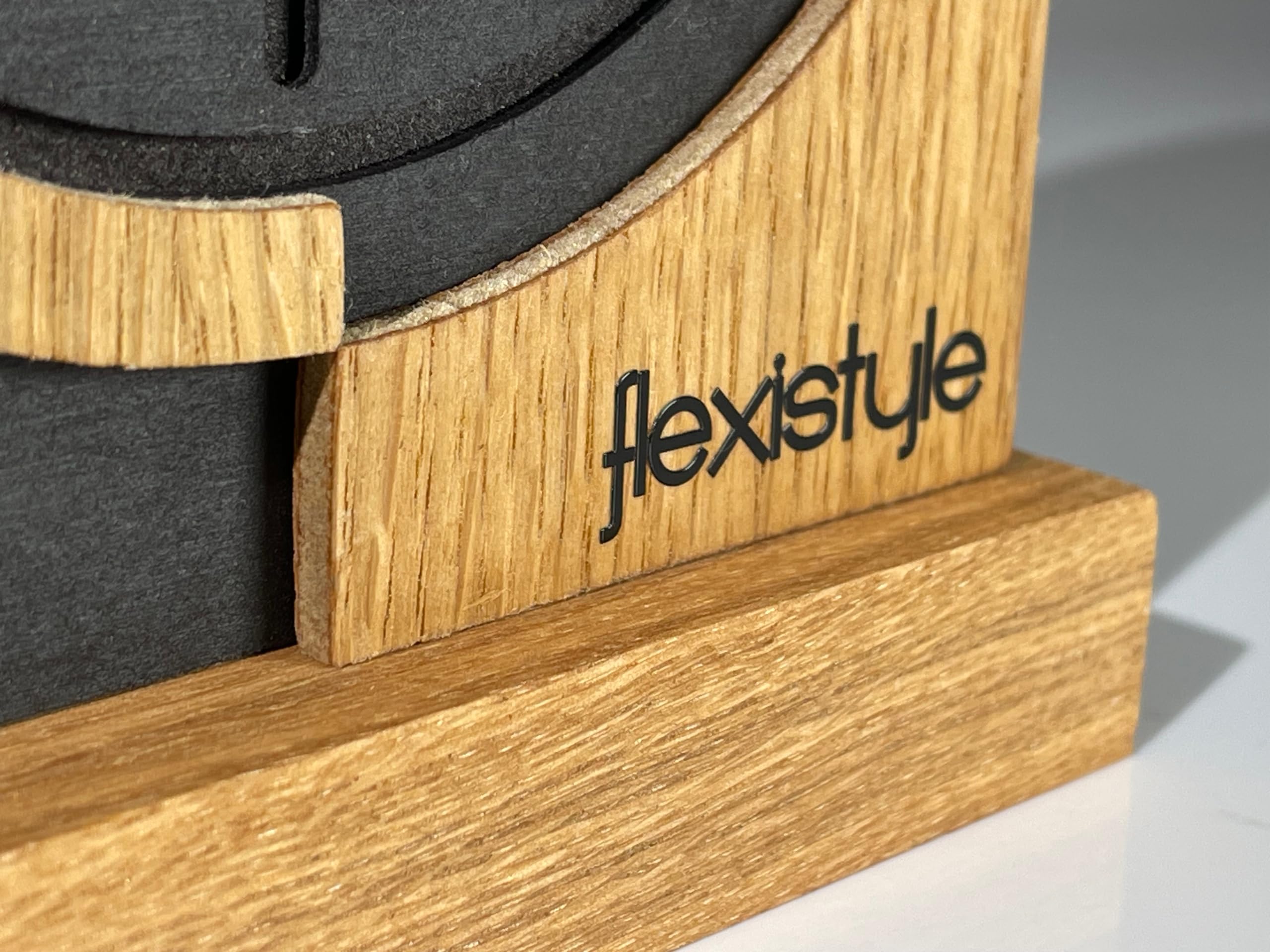 FLEXISTYLE Petite Horloge sur Pied Moderne en Bois de chêne pour Salon, Salle de Bain (Style 2)