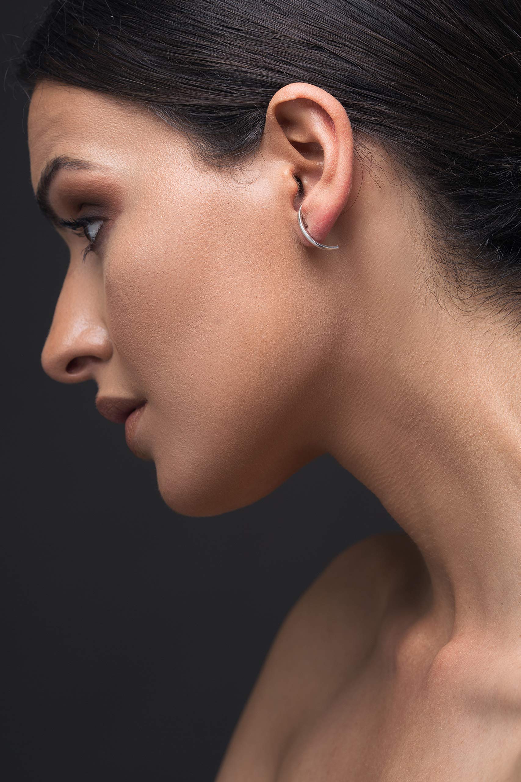 Gebogene minimalistische Bar Ohrstecker Ohrringe aus 925 Sterlingsilber – puristisch, elegant und hypoallergen – handmade by Emmanuela