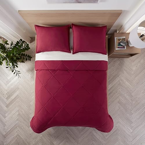 Miniatura 3 de Serta Cama reversible súper suave de 7 piezas en una bolsa con edredón, sábanas y fundas de almohada, tamaño Queen, color rojo rumba