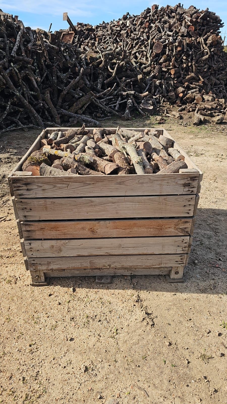 Cajón Leña de Encina 1200kg (3x400). Leña para Chimenea, Caldera y/o Estufa. Leñas de Las más duras Que Hay. Tiene una Larga consistencia y duración. Troncos medianos. Leñas Encina.