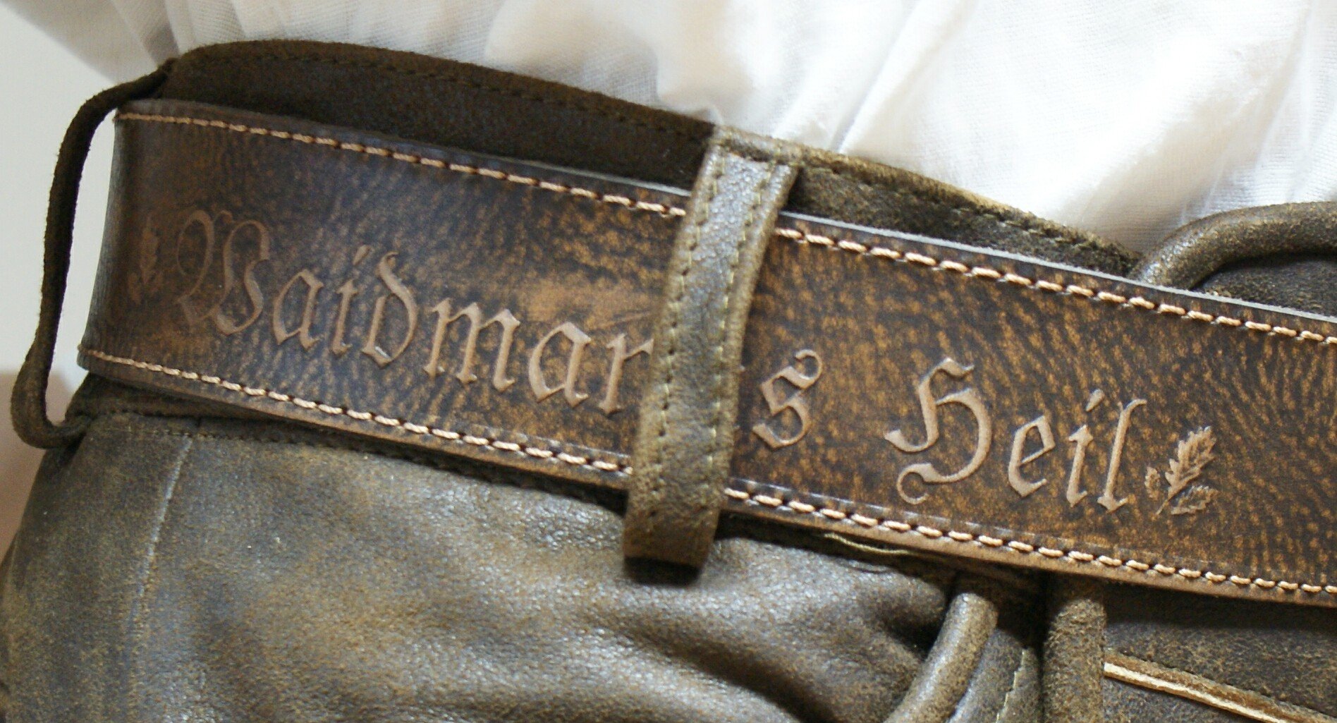 Trachtengürtel Hirsch echt vergoldet Herren Trachten-Gürtel für Lederhose Ledergürtel echt Leder braun mit Patina Handarbeit Made in Austria Unikat Hirschkopf Jagd Jäger