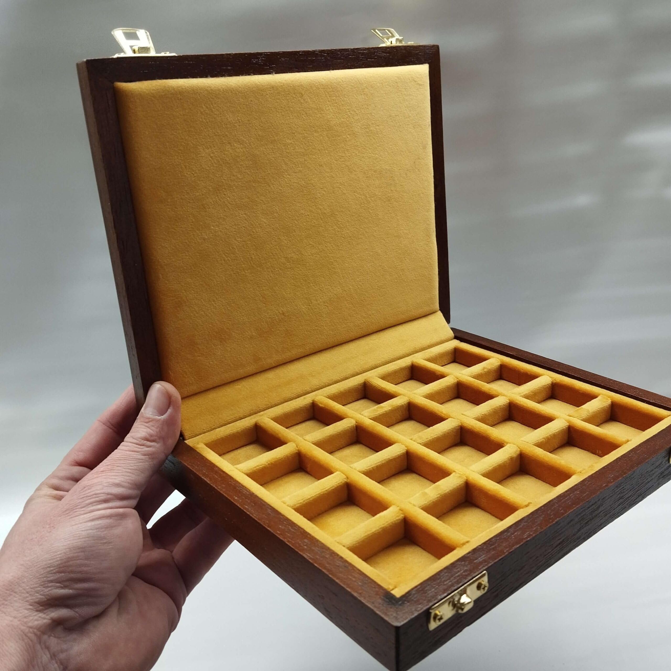 Caja para Monedas Antiguas Romanas esterlinas marengos follis Madera Maciza Artesanal 20 Compartimentos Terciopelo numerada con Certificado