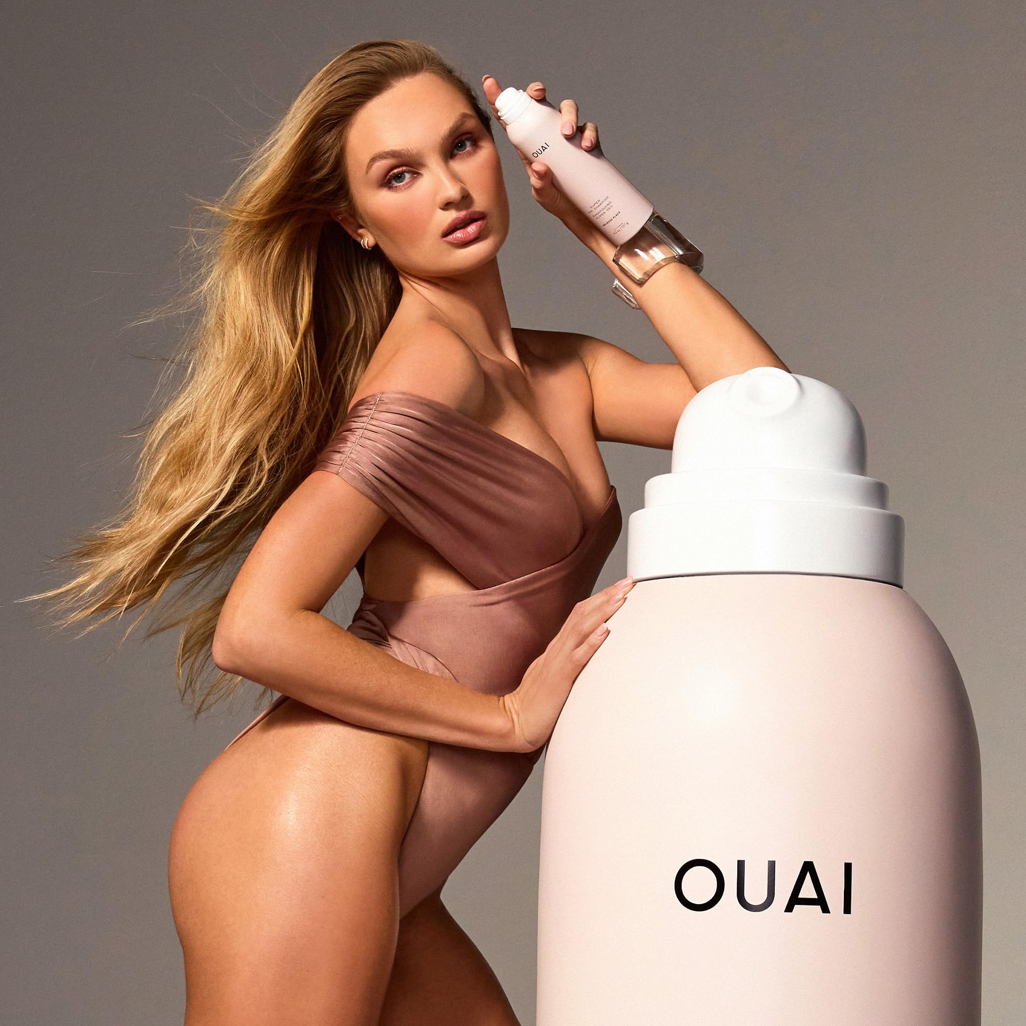OUAI Super Dry Shampoo - Volumizing Dry Shampoo - Absorbs Oil, Dirt & Sweat - Blends Seamlessly into Hair with Zero Residue & Enriched with a Long-Lasting Scent - Melrose Place (4.5 oz)
