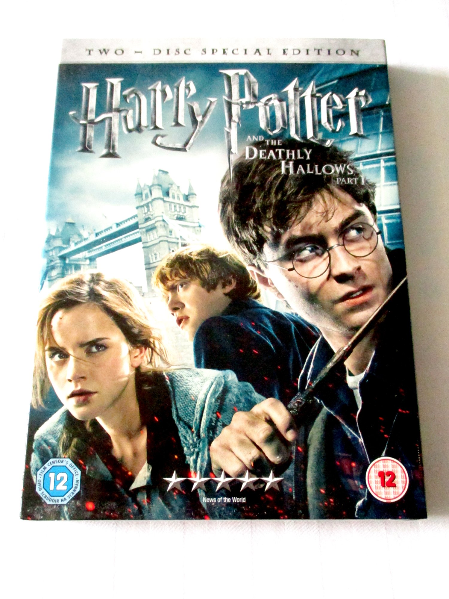Harry Potter And The Deathly Hallows Part 1: Special Edition + DVD Exclusive Special Features (2 Disc Set) [DVD]