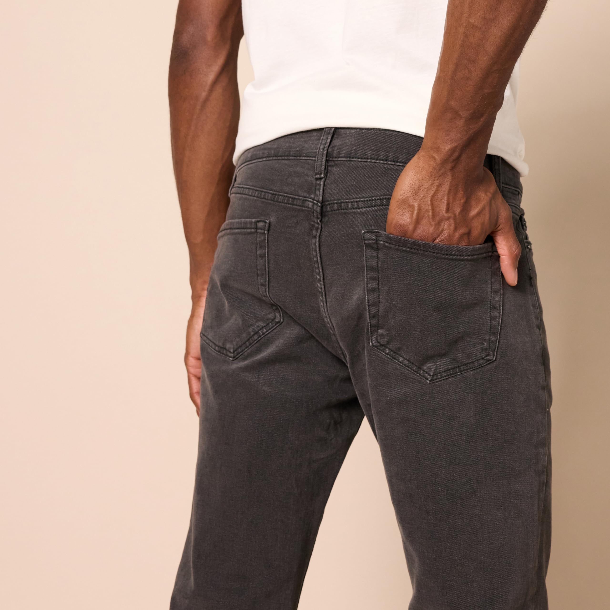 Amazon Essentials Jeans Elasticizzati con Taglio Dritto - colori fuori produzione Uomo