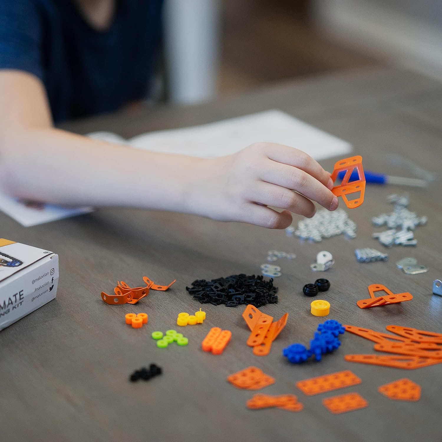 Erector Set for Boys & Girls - Metal Model Kits for Adults, Teens & Advanced Kids - Stem Toys - Build A Robot or Excavator - Educational & Engineering Toys - Building Kit | 389 pcs