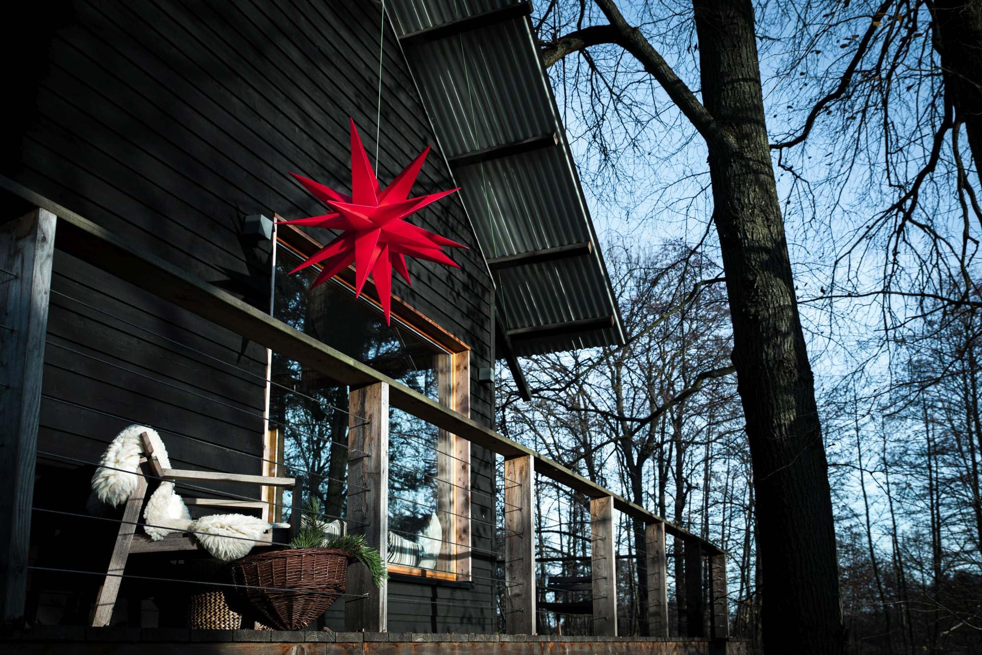 Novaliv Weihnachtsstern beleuchtet Faltstern 55cm Dekostern ROT hochwertiger Kunststoffstern für Glühbirne mit Timer Funktion 3D Stern 18 Zackig Leuchtstern Weihnachtslicht Winterbeleuchtung 3D Stern