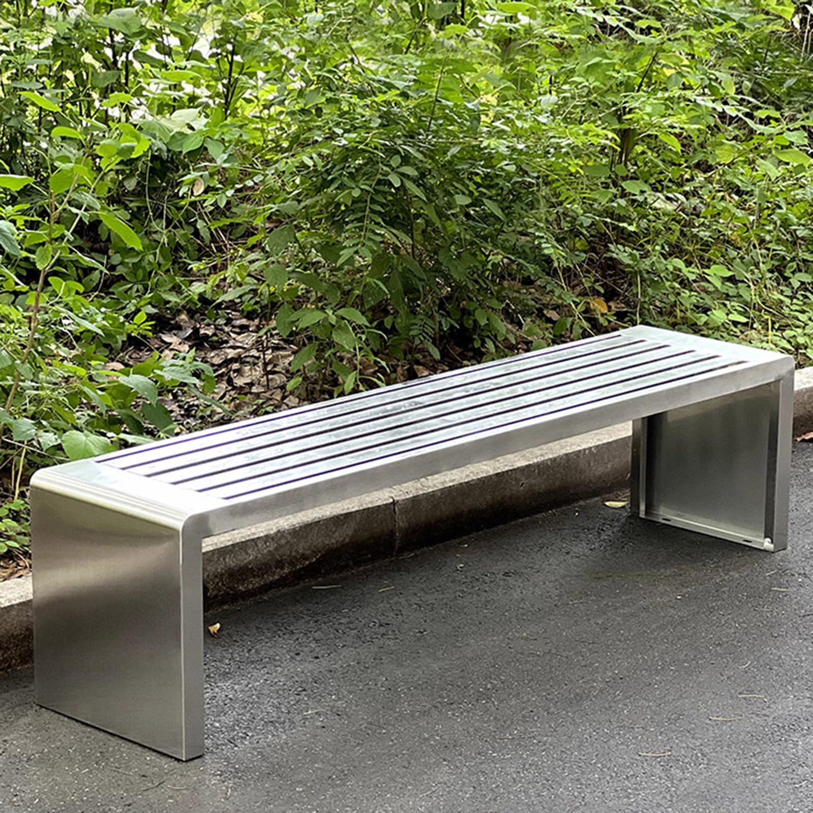 Banc de terrasse en acier inoxydable design épuré résistant aux intempéries pour parc
