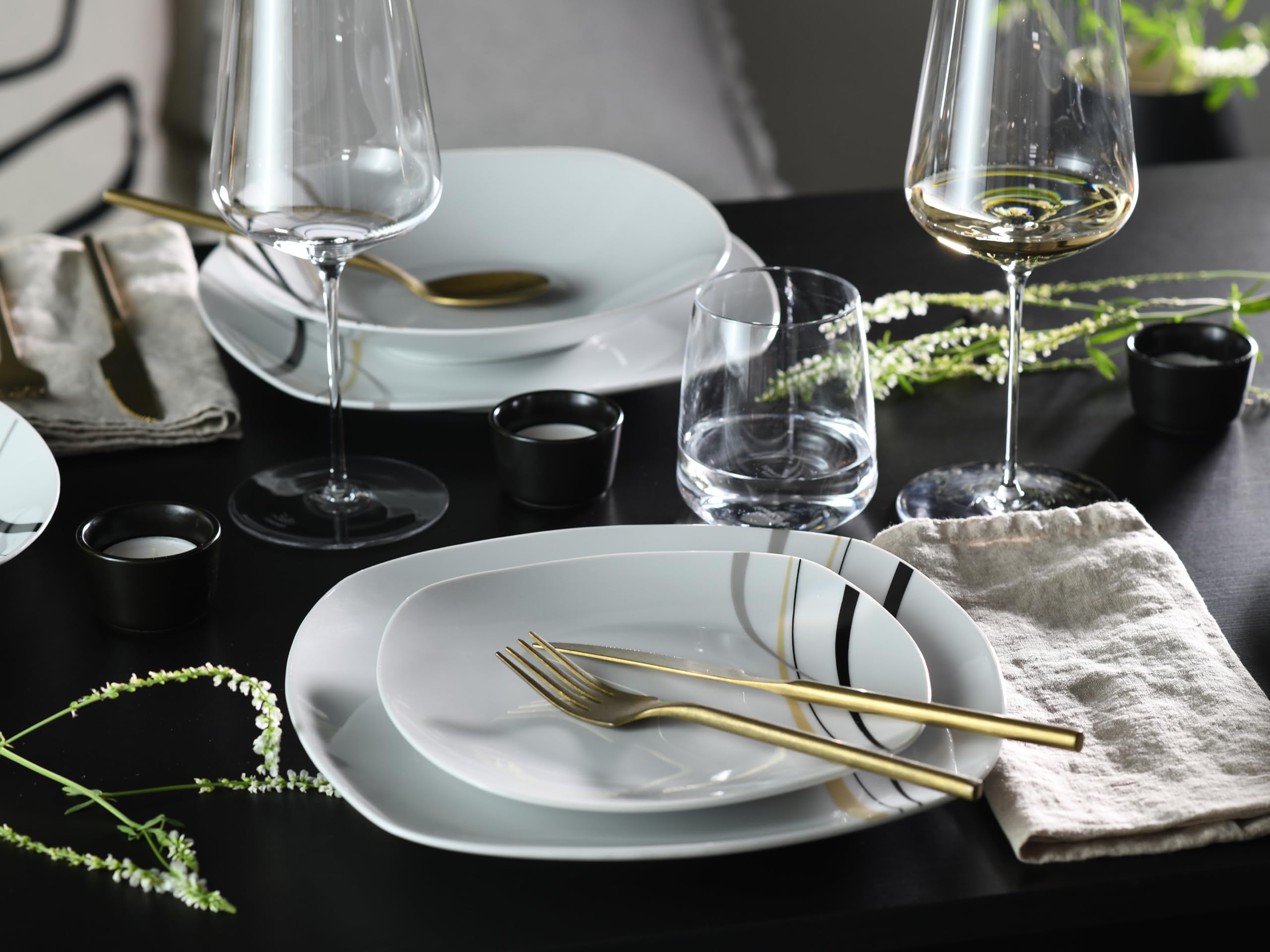 CreaTable, 24031, Série Square City Line, service de vaisselle 18 pièces, ensemble d'assiettes en porcelaine, compatible lave-vaisselle et micro-ondes, production de qualité.