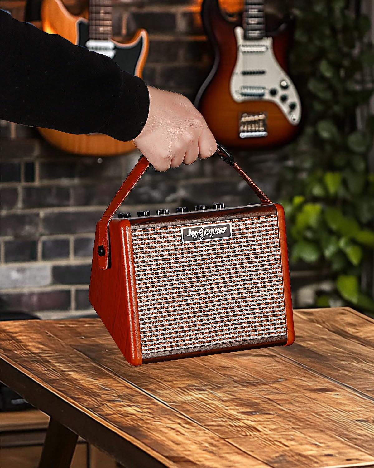 Leo Jaymz Amplificatore portatile per chitarra da 15 W con connessione BT, batteria ricaricabile, controllo del tono, jack per cuffie e personalizzazione del suono versatile per pratica e prestazioni