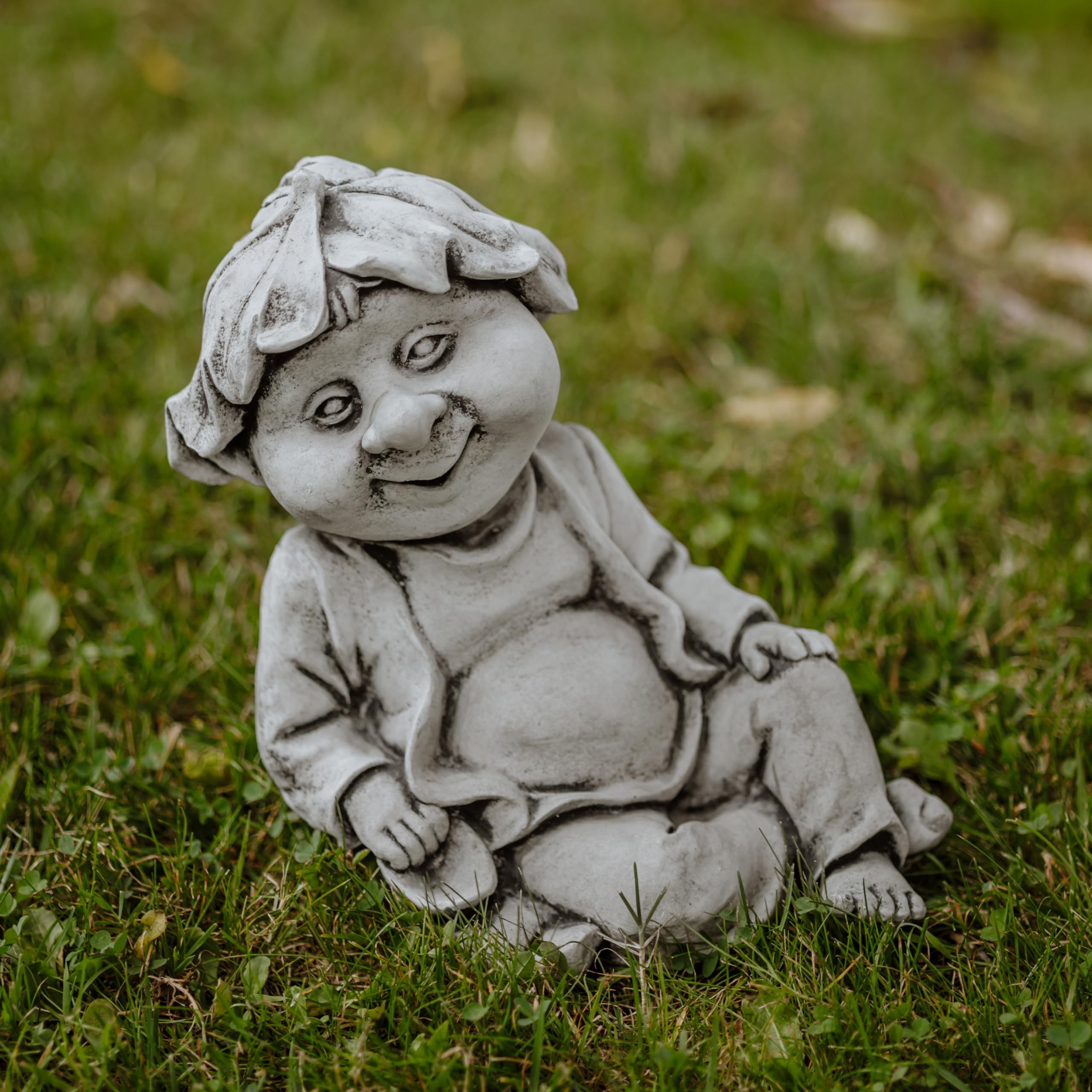 gartendekoparadies.de Steinfigur Gnom Wichtel aus Steinguss, 16 x 25 x 24 cm, Grau, 5 kg, Frostsichere Gartendekoration