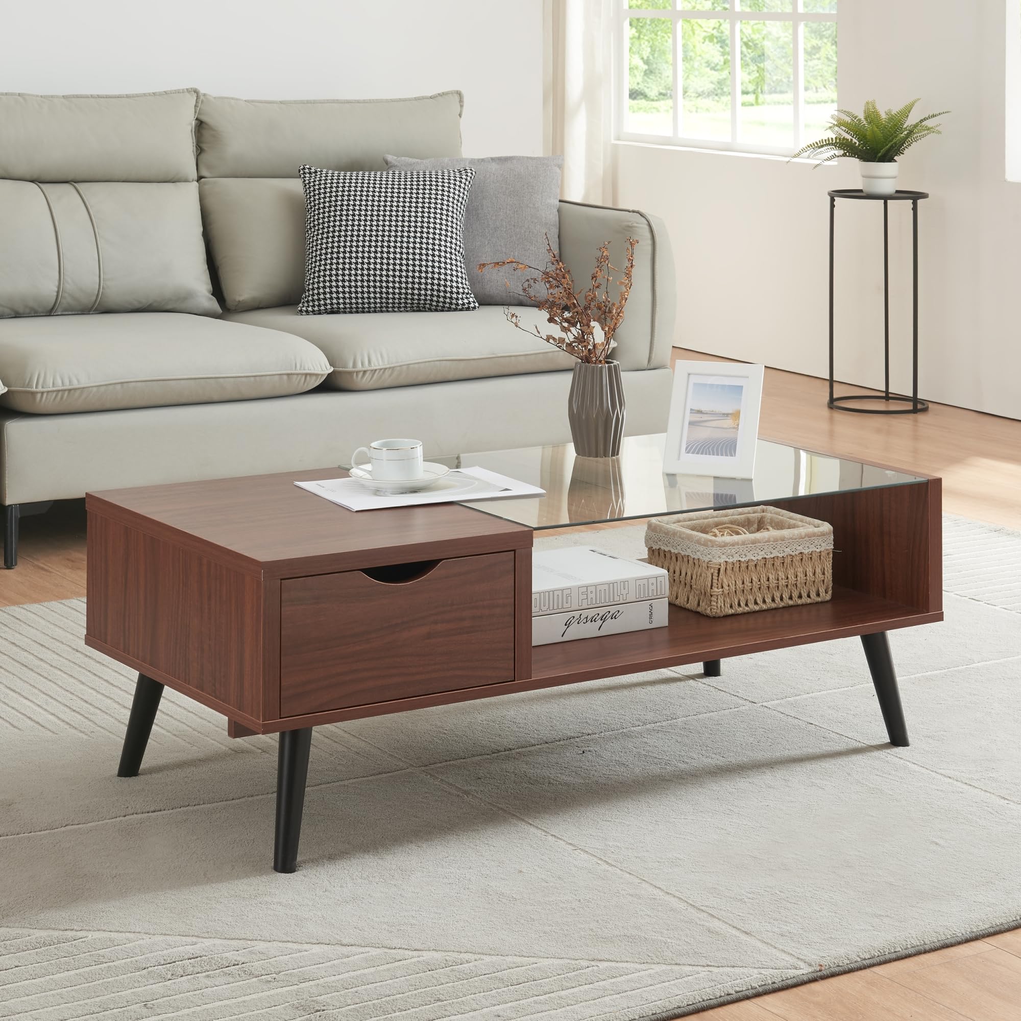 [en.casa] Couchtisch Markaryd Wohnzimmertisch mit Stauraum Walnuss-Optik Glasplatte Sofatisch mit Schublade rechteckig 110 x 50 x 40 cm