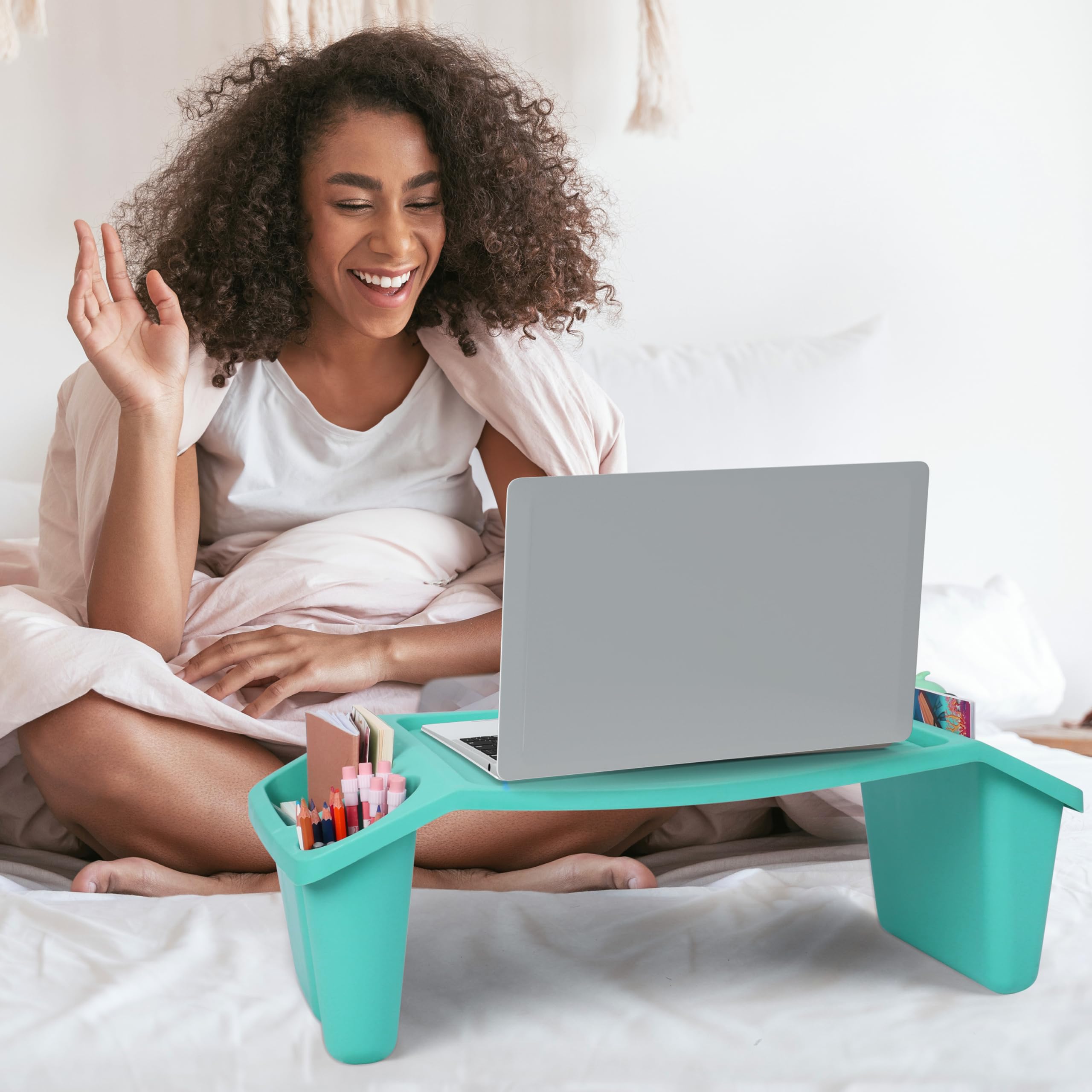 BELLE VOUS Bureau Lit Polyvalent Bleu à 3 Compartiments - Plateau Ordinateur Portable Lit sur Pied avec Rangements Latéraux - Tablette Lit pour PC Portable, Petit Déjeuner, Lecture, Gaming & Plus