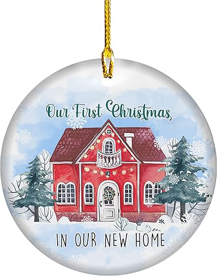 Amazon Co Jp Our First Christmas パーソナライズされた新しいホームクリスマスオーナメント あなたの住所 家 名 日付 カスタム3セラミック カップルや家族へのギフト 当社の新しいホーム パック1 おもちゃ