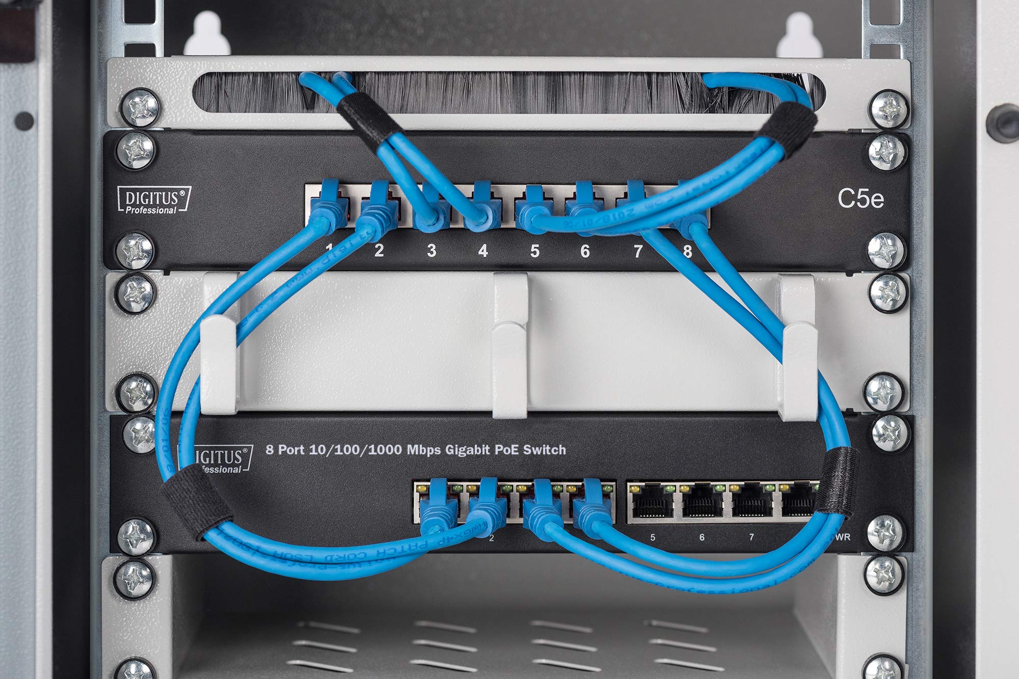 DIGITUS Gigabit Ethernet PoE+ Switch - 10 Zoll - 8 Ports - Unmanaged - IEEE 802.3at - 96 Watt Powerbudget - Schwarz & Professional DN-95411 Steckdosenleiste 3-Fach ohne Schalter schwarz