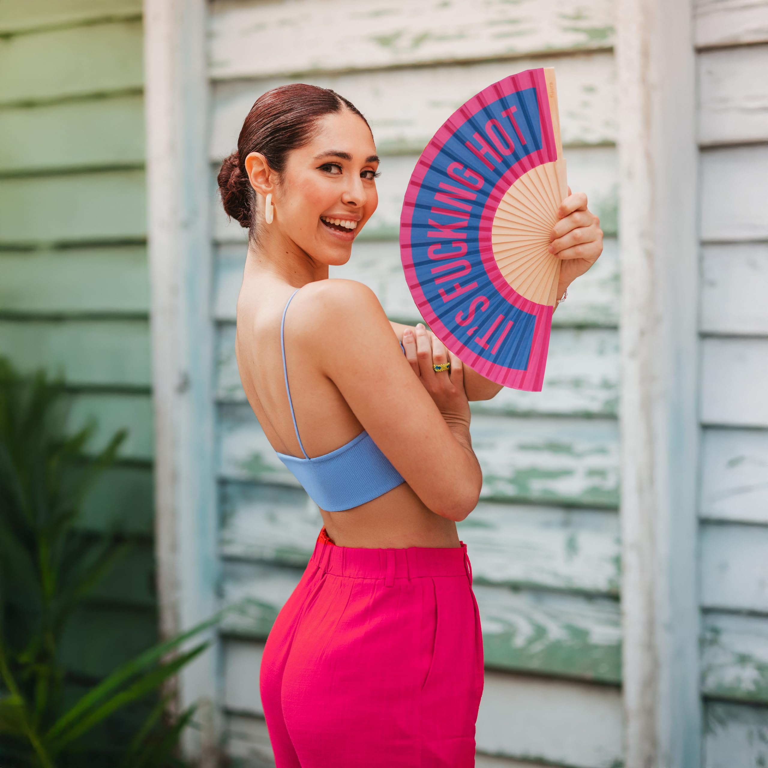 FISURA, Original Folding Handheld Fan with Fun Message “It´s f*cking hot” - Image 4