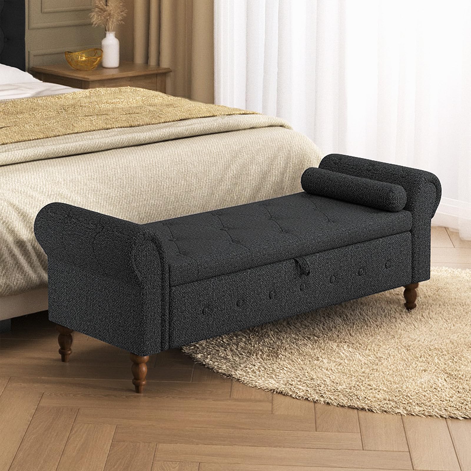 Banc ottoman en fourrure de prestige et accoudoirs roulés pour décoration d'intérieur chic