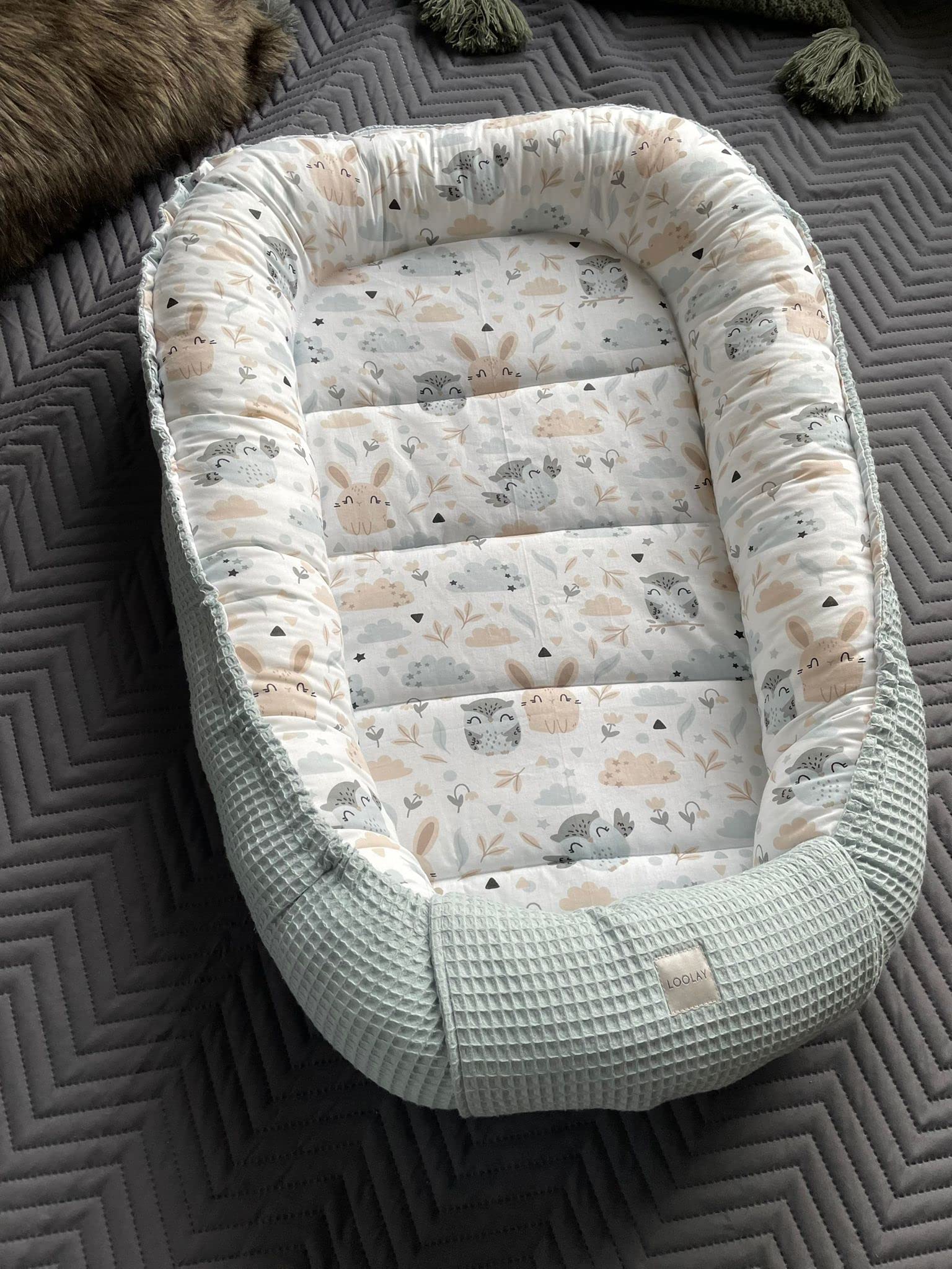 LOOLAY Babynest 85 cm x 60 cm - Baby nestchen aus Waffelpique Bio- Baumwolle -Babynestchen Neugeborene Handmade EU - Minze Waffelpique Hase Beige